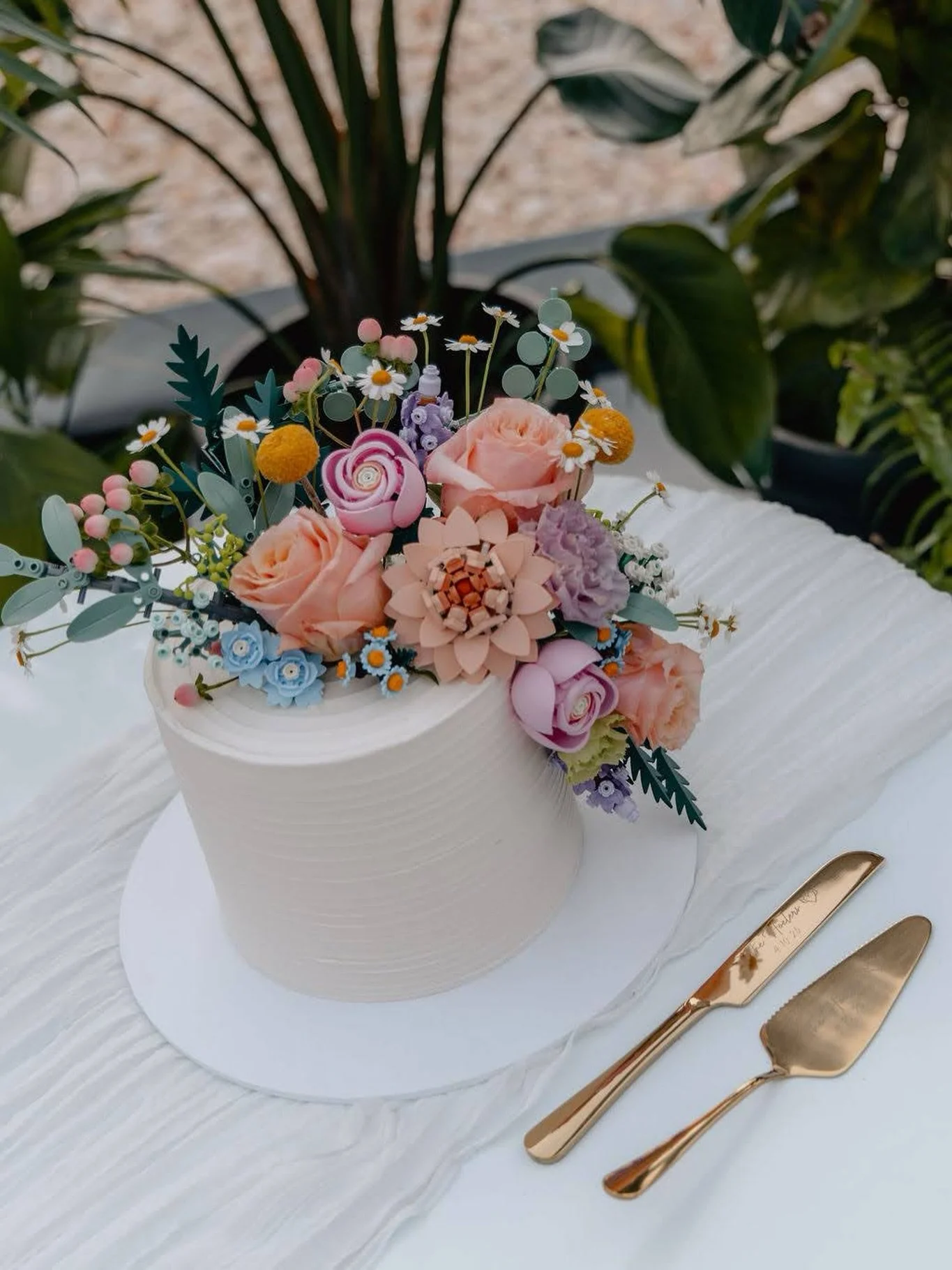 A moment for this absolute creation of a Lego cake for M &amp; D&rsquo;s wedding! 🍰 

♡ Cake baker extraordinaire @gippslandcakeco 
♡ Photos @kris.p.photography 
♡ Legends @thebookbutler &amp; @from.where.youd.rather.be 
♡ Venue @glenfyneweddingsand