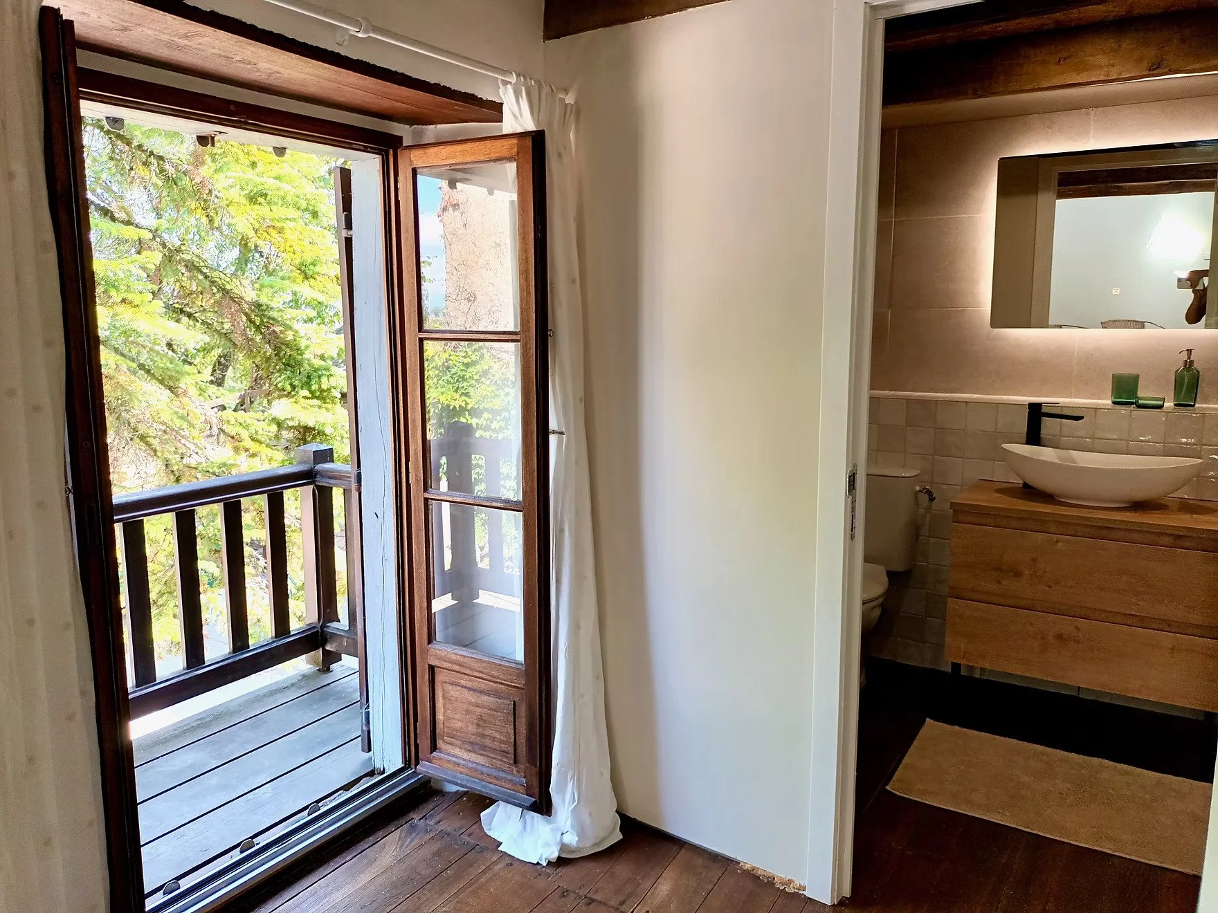 gite 3 bathroom balkon.jpg