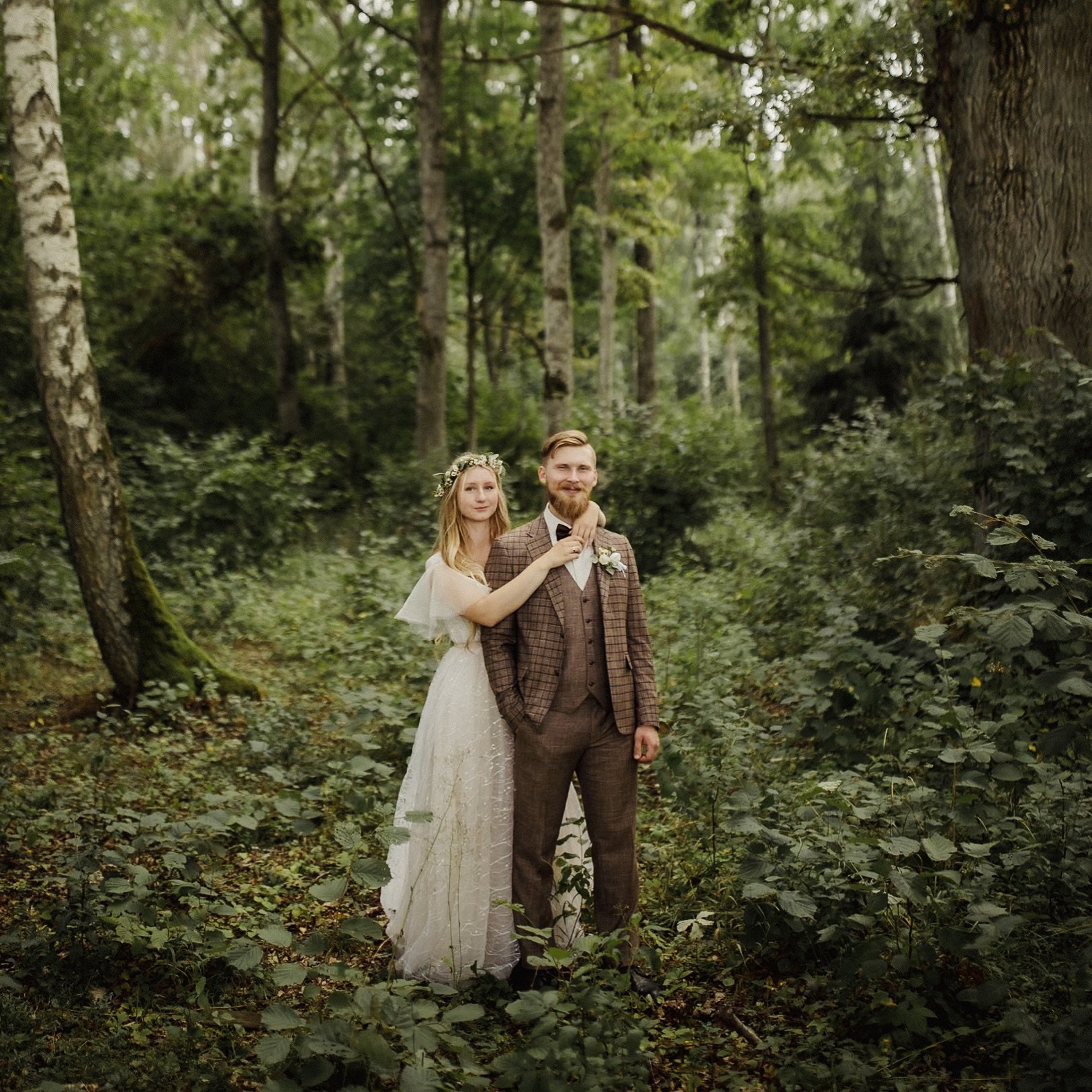 &ldquo;Like a scene straight out of a fairytale, our love story unfolds in the enchanted forest.&rdquo;

#kāzas #fotogrāfs #kāzufotogrāfs