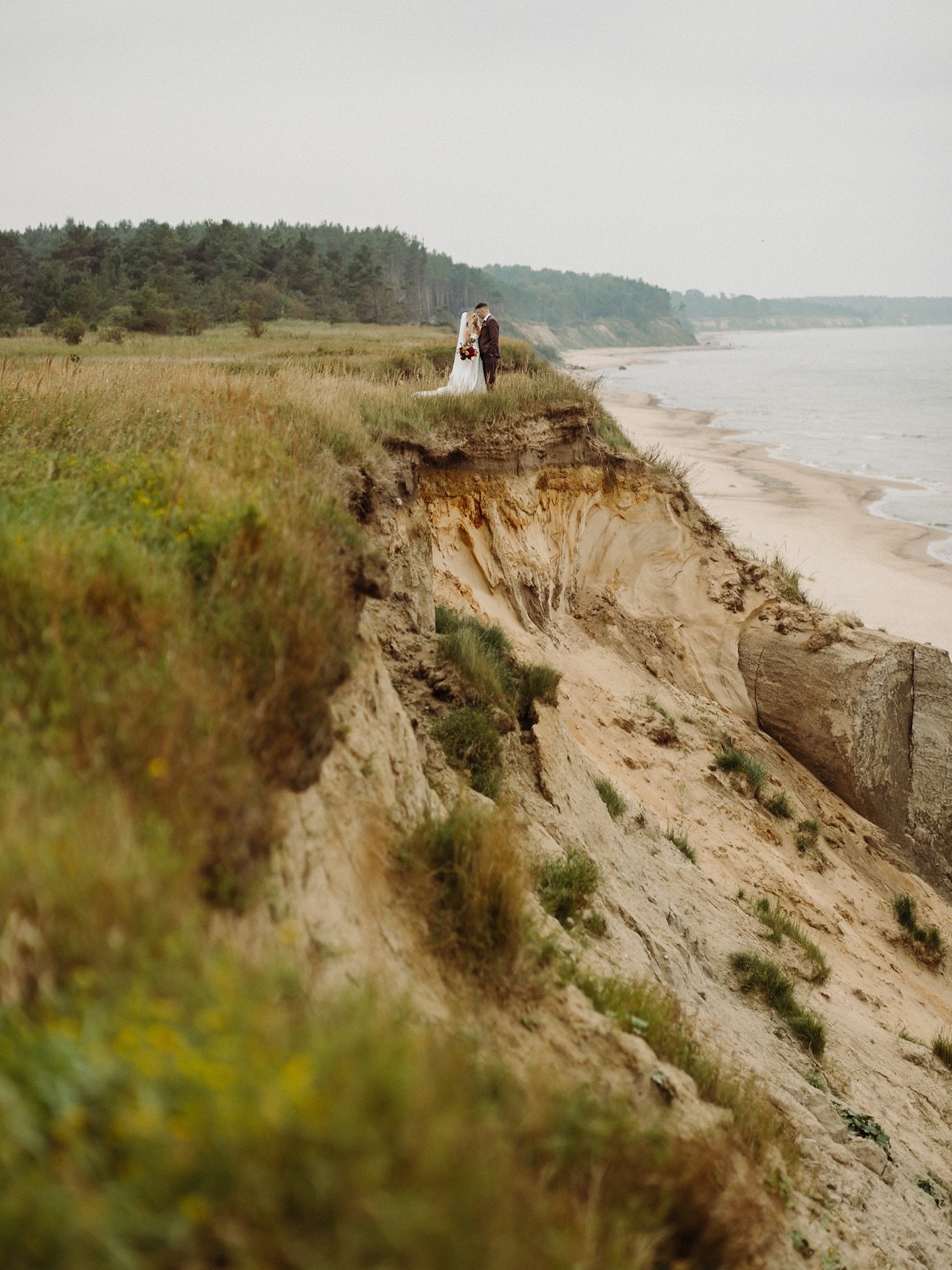 Dažreiz, pavisam nejau&scaron;i, tu nonāc tur kur tev jābūt. Vai mēs bijām plānoju&scaron;i fotografēties pie jūras? Jā. Vai mēs sajaucām pludmales uz kurām doties? Jā. Vai mums izdevās tikt pie lieliskām fotogrāfijām? Protams. 😍