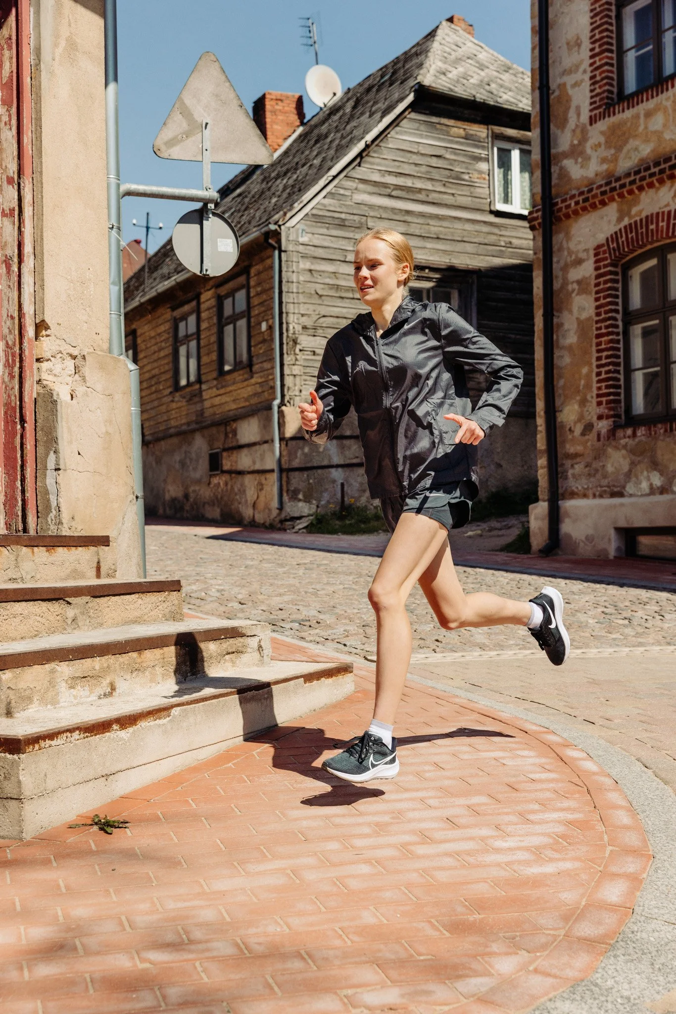 reklamas-sporta-fotosesija-skriesana-running-photoshoot-sports-21457.jpg