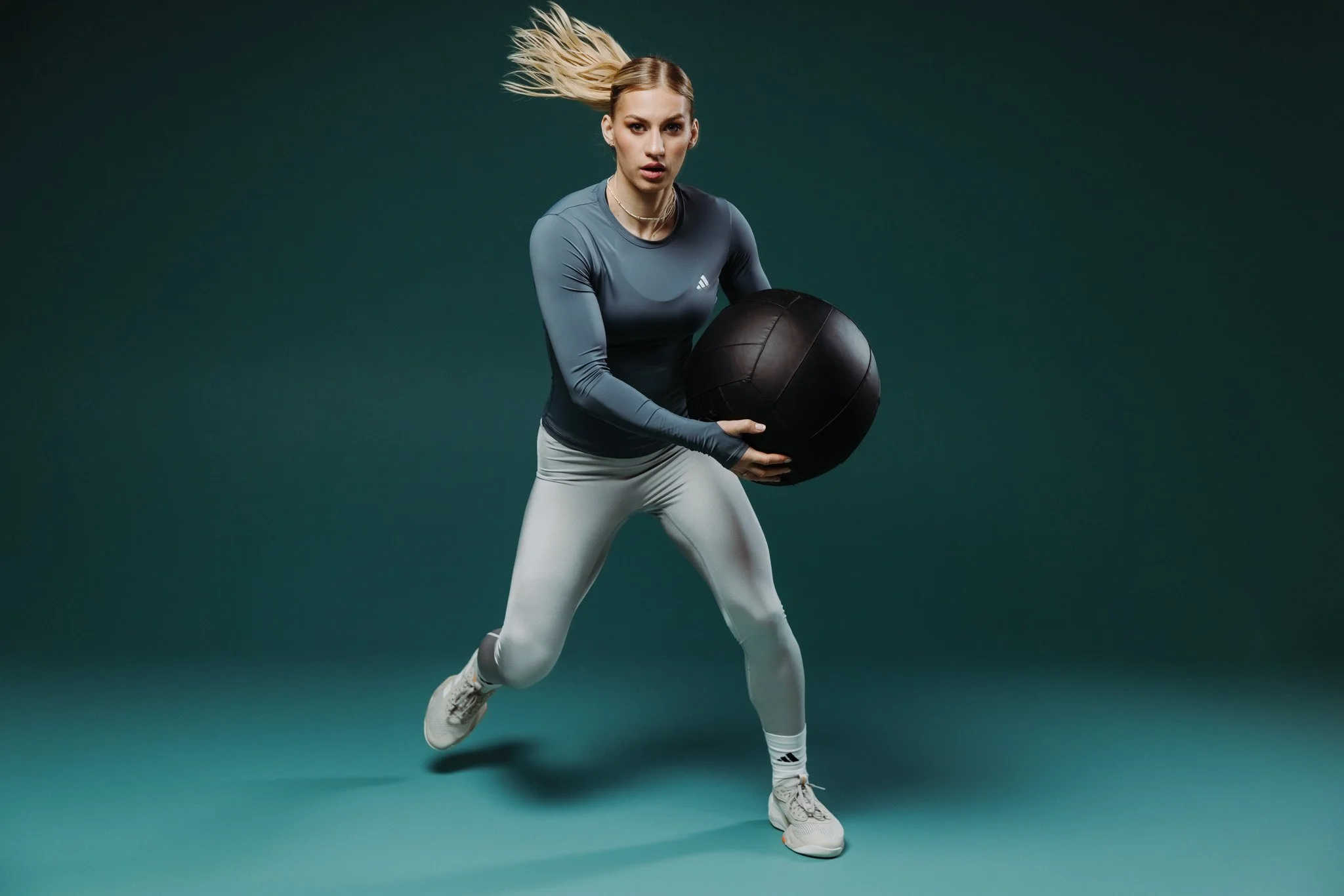 reklamas-sporta-fotosesija-skriesana-running-photoshoot-sports-8705.jpg