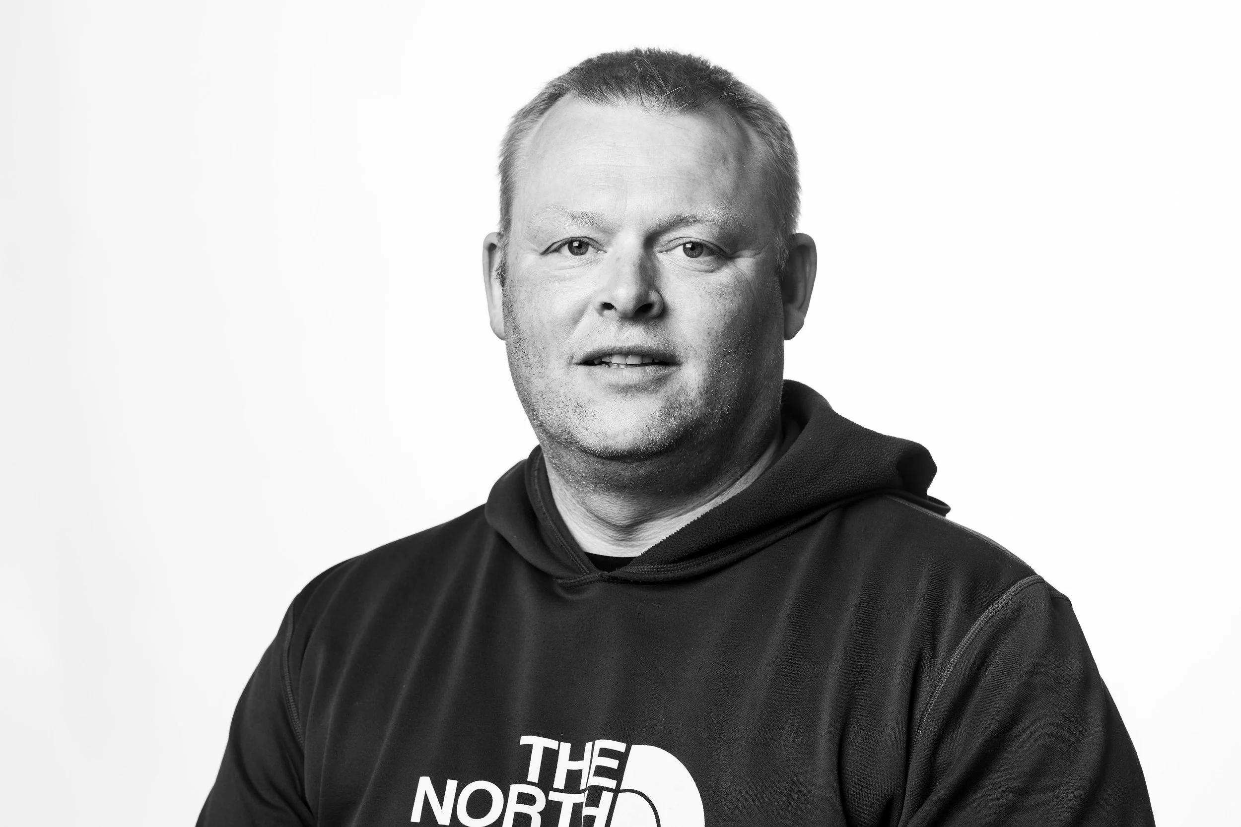 ”Meeqqat inuusuttullu tamatta akisussaaffigivagut”