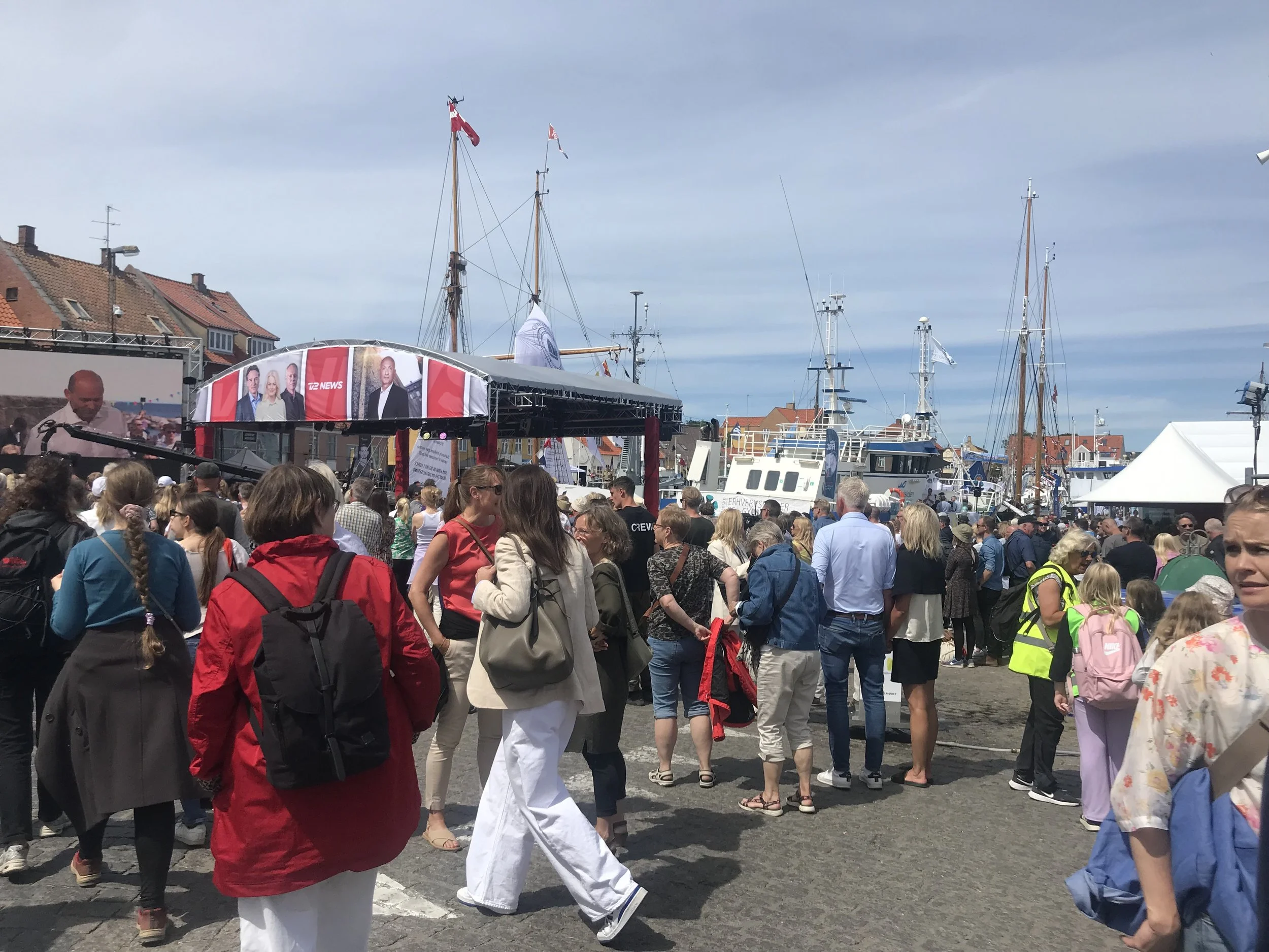 Ukioq manna Folkemøde-mi (inuit katerisimaartinneqarneranni) ilisimasanik aaqqiissutissanillu saqqummiisoqarpoq