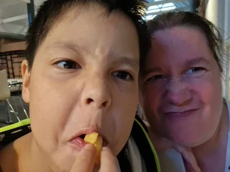 Ataasinngornerit tamaasa nalunneq pomfritsillu