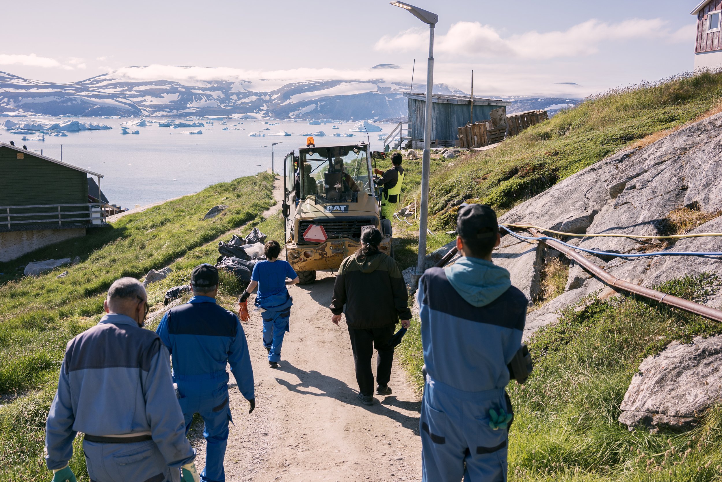 Kullorsuarmi aasarsiortitsineq: Namminneq kajumissutsimikkut sulisut ataatsimoorlutik nunaqarfimmi saliipput