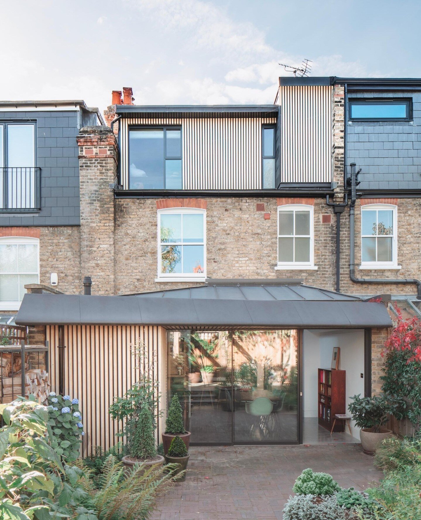 Located in Herne Hill, our recently completed project is a unique extension and renovation to a terraced period property. At ground floor, a full width extension, clad in a rich Accoya finned cladding with large cantilevered Zinc roof, houses a recon