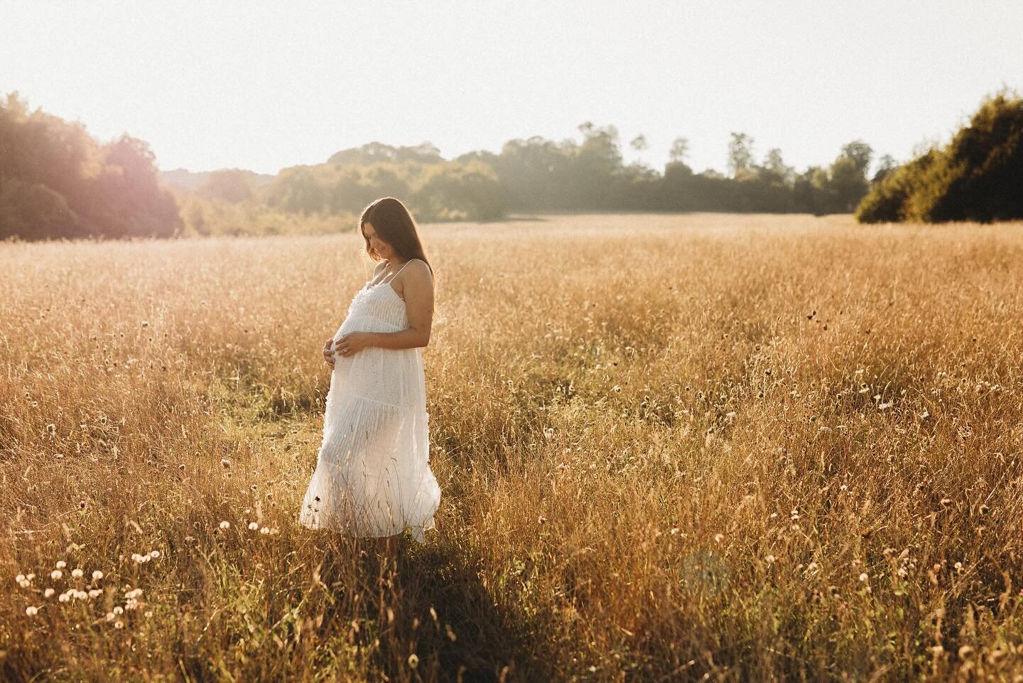 Can you tell I&rsquo;m REALLY missing summer? 🌞

Warmer days and lighter evenings - perfect for outside maternity and family sessions, chasing the light and capturing gorgeousness ❤️

Alsoooo how great does @jazmaskell look !!! Such a bloody BABE! ?