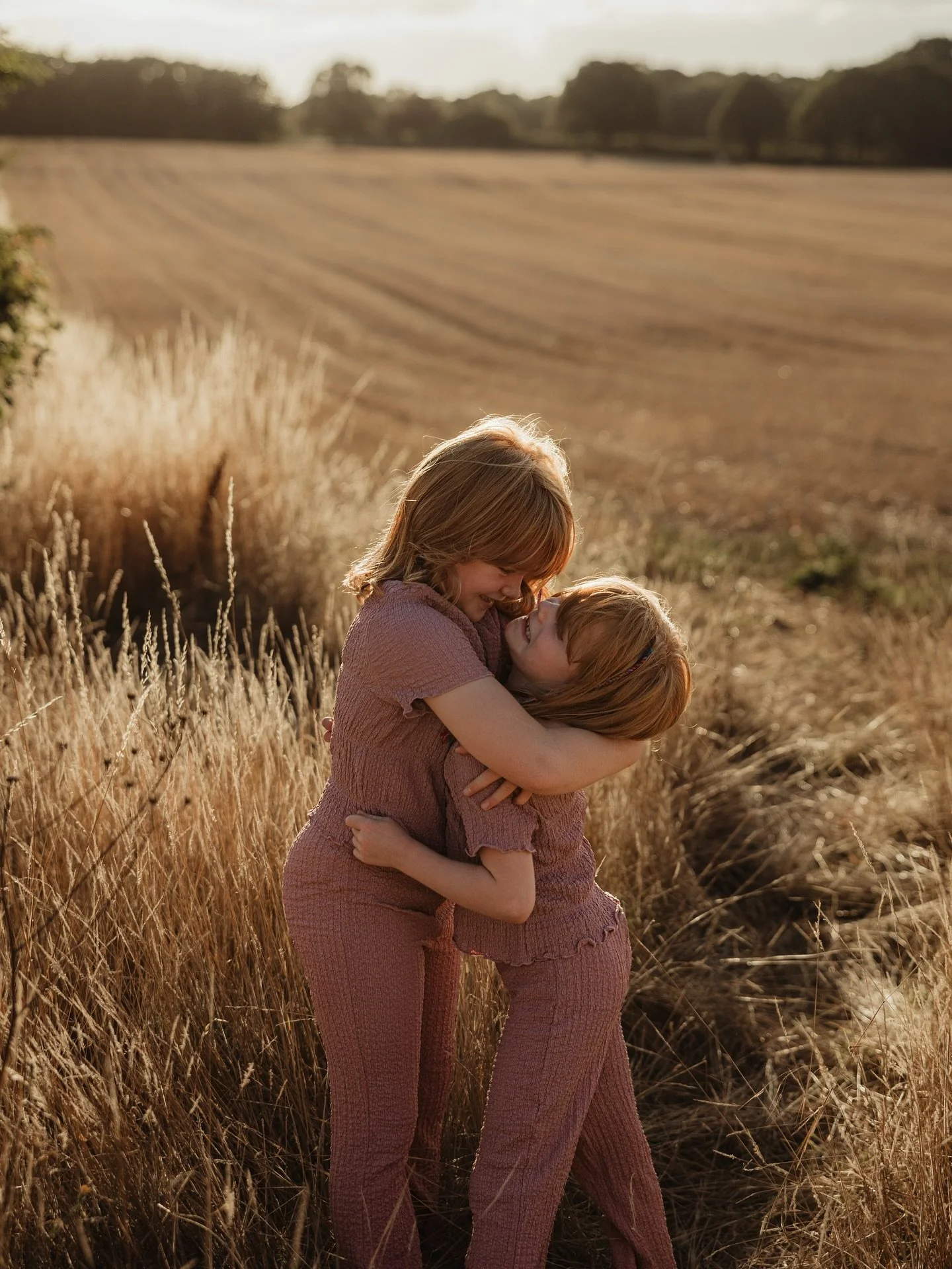 The most dreamiest summer sunset with the cutest sisters. 
Stay wild girls ❤️

There&rsquo;s not much left of the summer, so let&rsquo;s make the most of it! To book your summer sunset session, drop me a message and let&rsquo;s make some memories ✨


