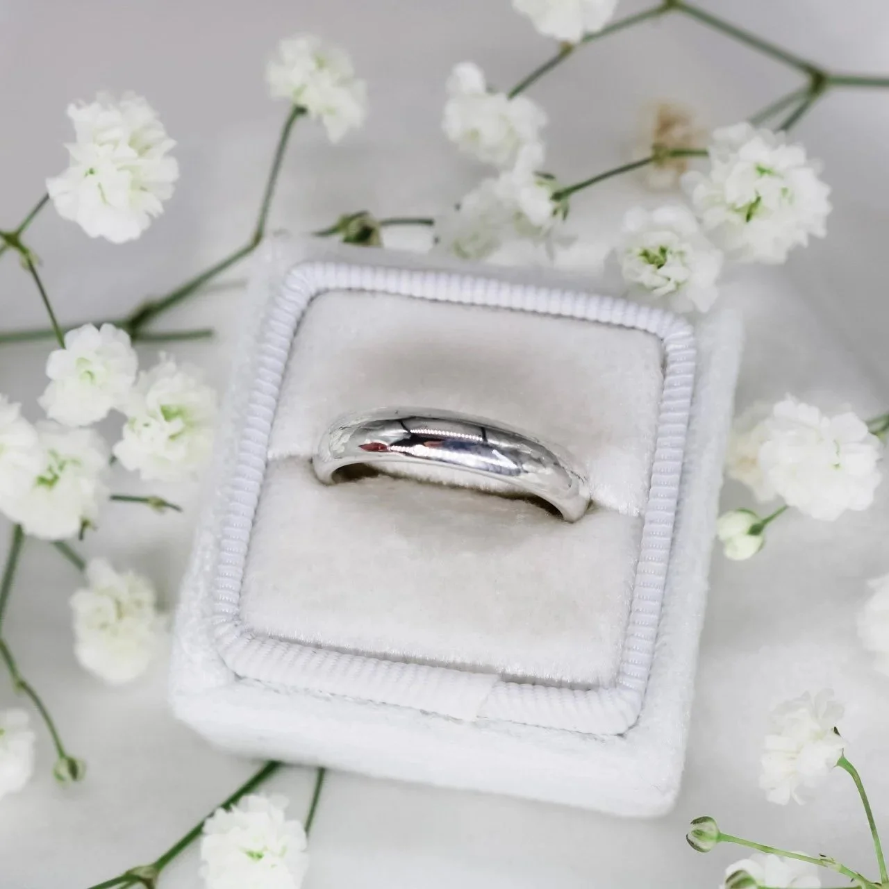 5mm Court Ring- alternate widths available
Available in 9ct Yellow, White and Rose gold, 18ct Yellow, White and Rose Gold and Platinum.

We can also use your own scrap metal to create this design.