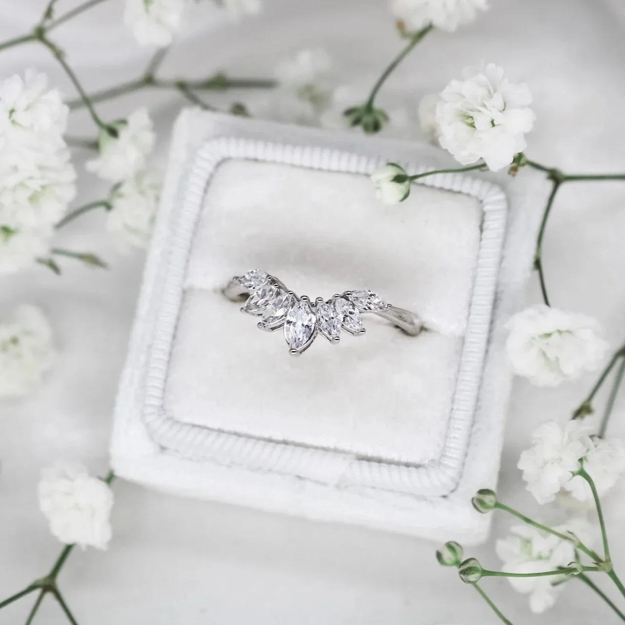 2mm Marquise Tiara Ring

Available in 9ct Yellow, White and Rose Gold, 18ct Yellow, White and Rose Gold and Platinum.
Available with Lab or Natural Diamonds