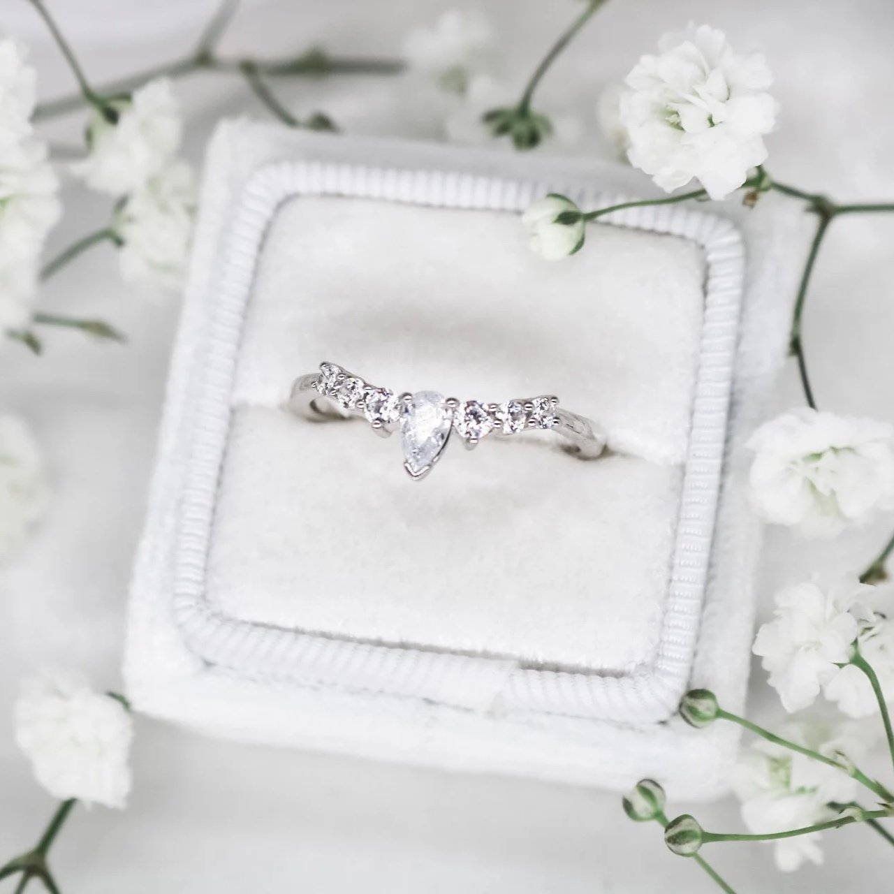 2mm Tiara Curve Ring

Available in 9ct Yellow, White and Rose Gold, 18ct Yellow, White and Rose Gold and Platinum.
Available with Lab or Natural Diamonds