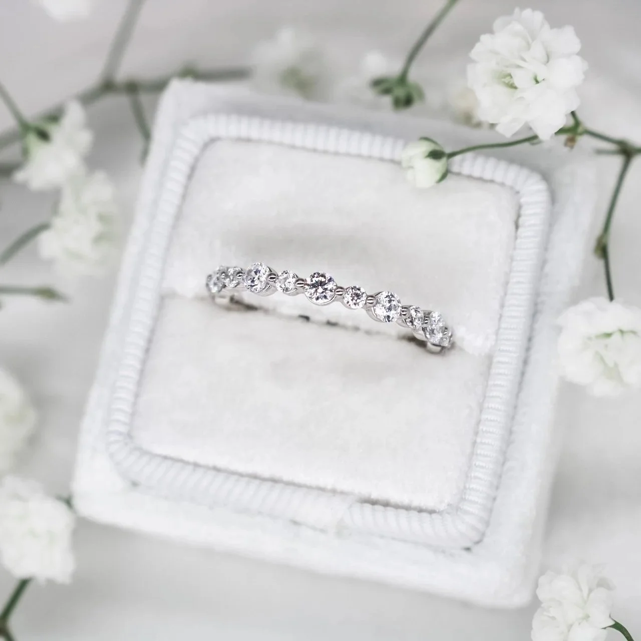 Brilliant Alternating Half Eternity Ring

Available in 9ct Yellow, White and Rose Gold, 18ct Yellow, White and Rose Gold and Platinum.
Available with Lab or Natural Diamonds
