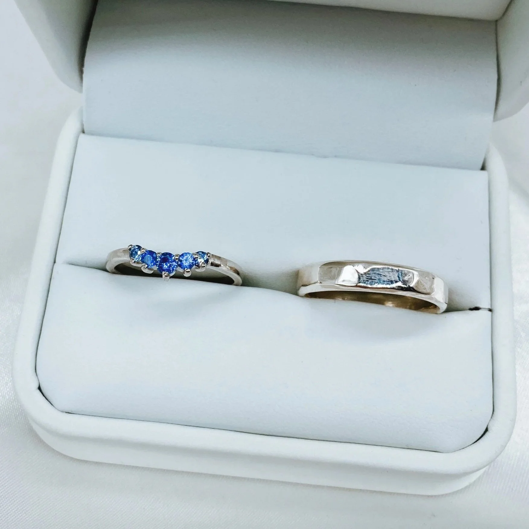 Sapphire Gradient Ring in Platinum 
Hammered 4mm Court Ring

Available in 9ct Yellow, White and Rose Gold, 18ct Yellow, White and Rose Gold and Platinum.
Available with Lab or Natural Diamonds