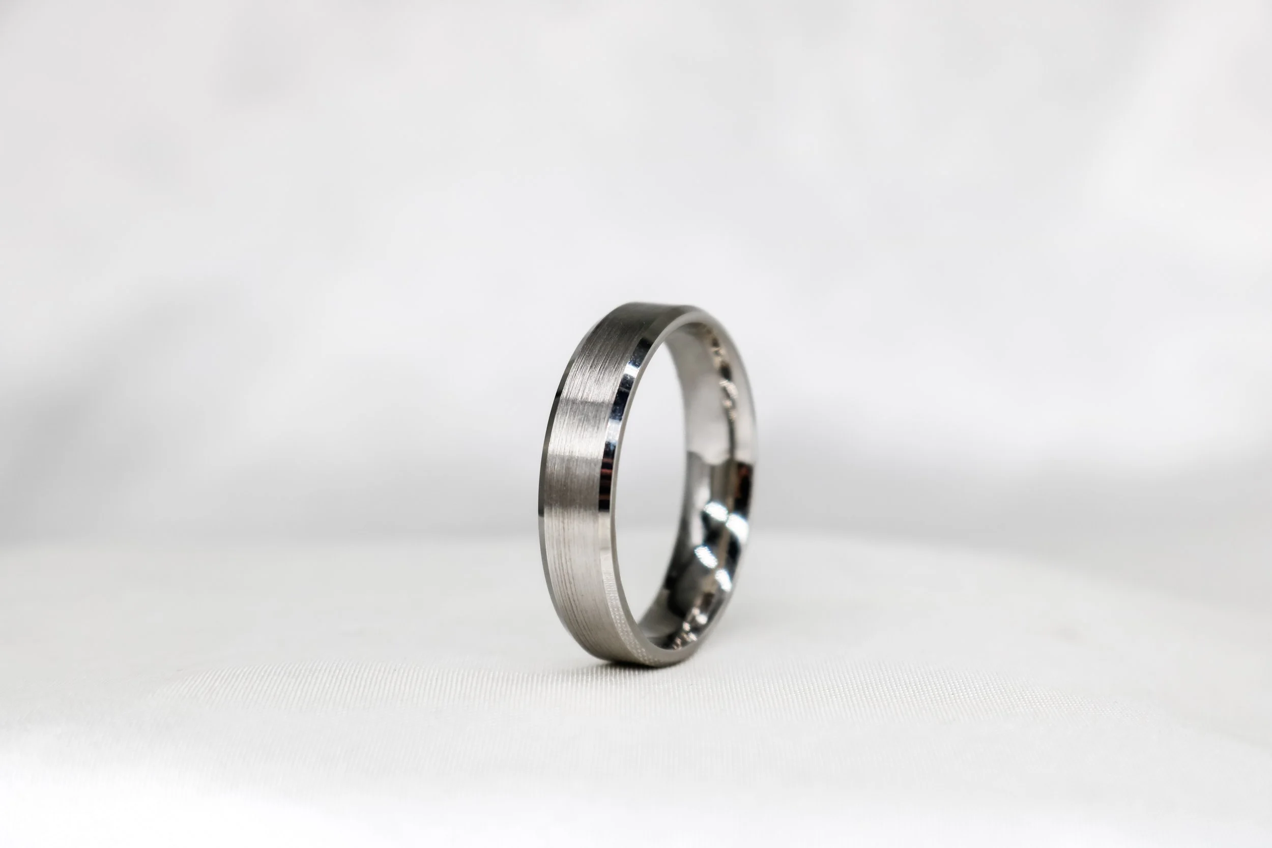 5mm Bevelled Ring in Brushed Finish in Platinum

Available in alternate widths - 2.5mm -8mm

Available in 9ct Yellow, White and Rose Gold, 18ct Yellow, White and Rose Gold and Platinum.
Available with Lab or Natural Diamonds