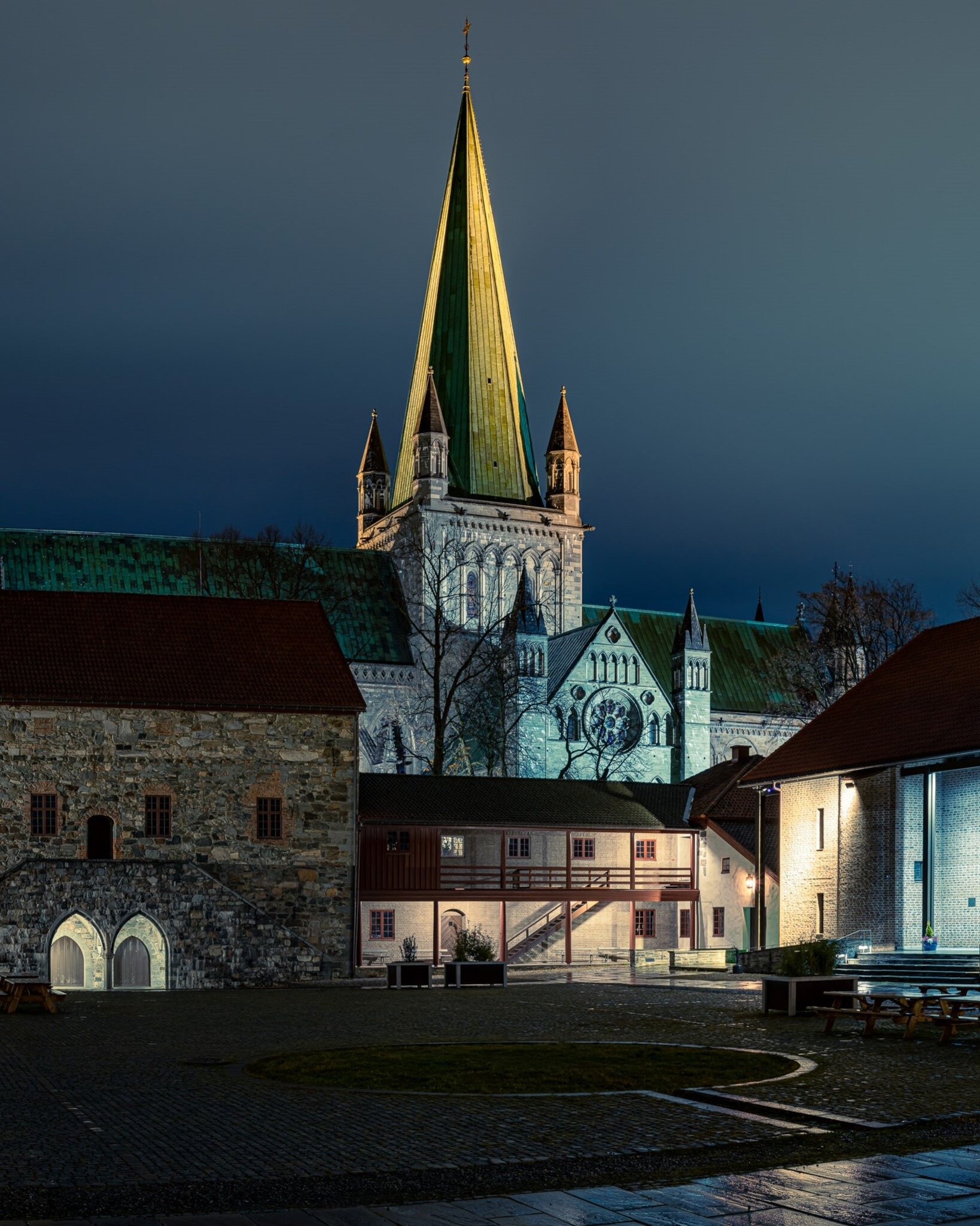 Nidarosdomen by night ✨📸 
📍 Destination Trondheim, Norway. 

📸: @sven_erik_knoff | fotoknoff.no 
.
.
.
@nidarosdomen #nidarosdomen #nidarosdomencathedral #visittrondheim #visitnorway #norges_fotografer #ig_norway #thebestofnorway #trondheim #norwa