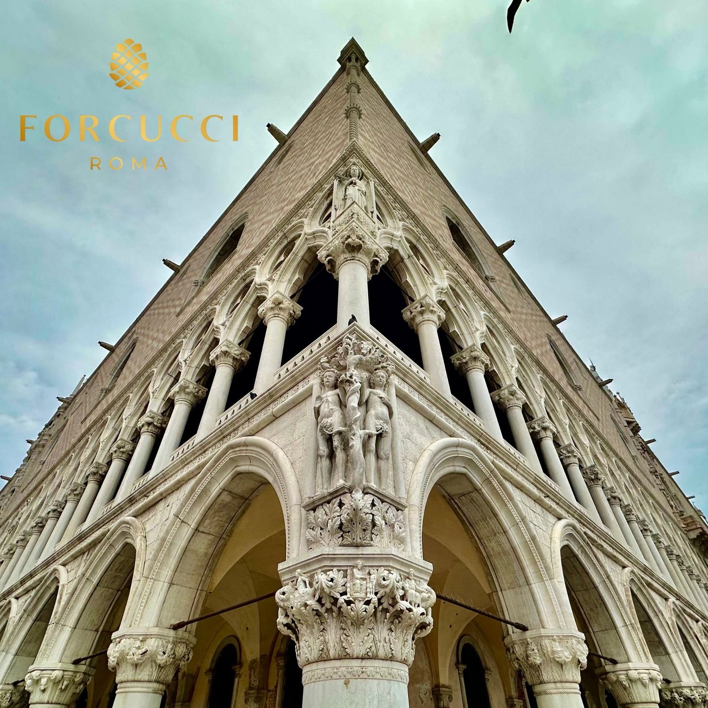 Somewhere right now someone is wearing Forcucci next to someone in head-to-toe Prada. Only one of them is getting asked about their outfit. 

#forcucci #roma #beoriginal