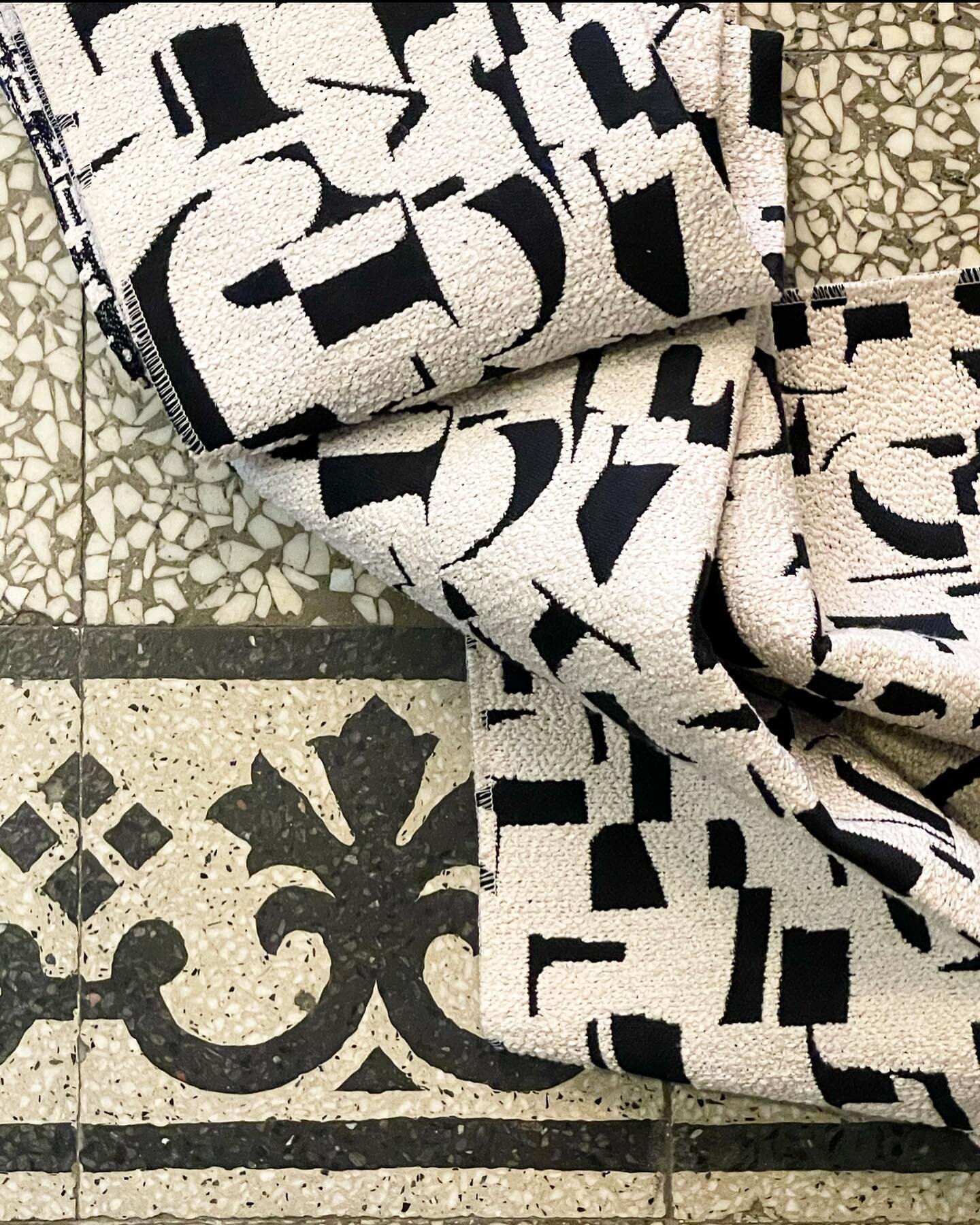 Mix of patterns 🤍🖤
 #artdeco #fabrics #upholstery #interiordesign #pattern #design