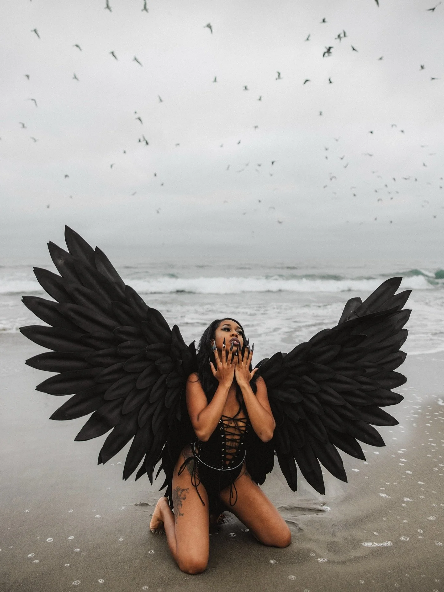 Alas, the final appearance of the black wings. At least, for me. After 3 years of use, they were starting to fall apart a bit, and so I decided to give them to Ashe as a project for her. Go follow her page @morenitawhy, maybe they&rsquo;ll pop up aga