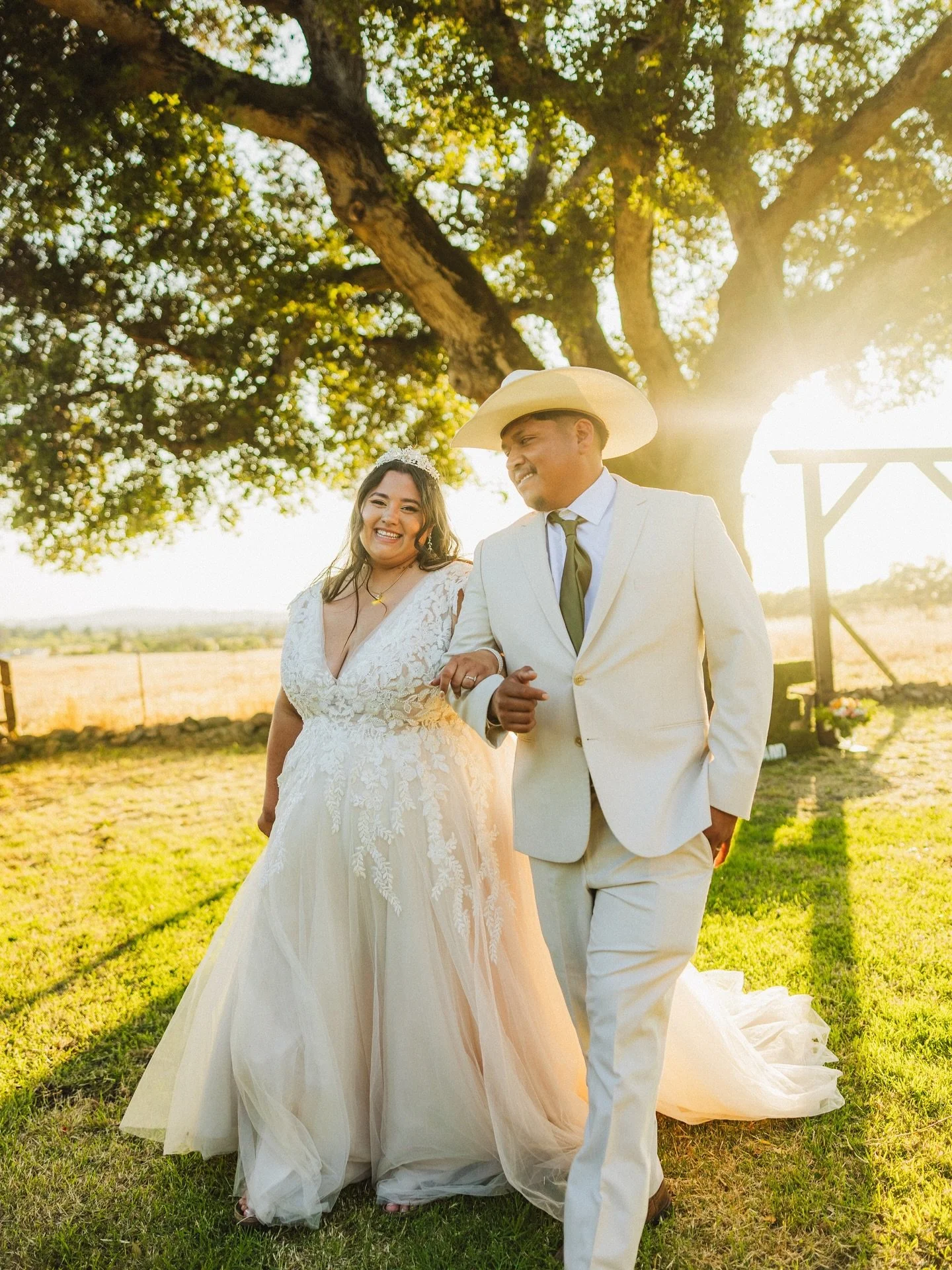 📸 Indika and Edgar&rsquo;s Wedding from July!!
&bull;
I am BACK!
At least, back to posting. 
Took a little break there for a few days, cut back on the stories and posts in favor of the massive pile of editing I had (and still have) to take care of.
