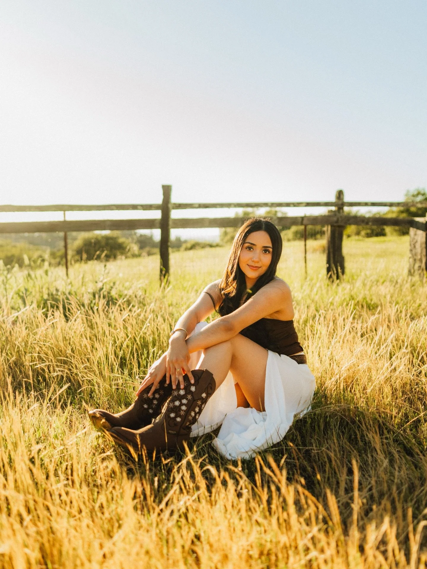 Nothing like a little 🤠 vibes for your senior session!

We&rsquo;re so lucky in Sonoma County to have a few western-vibe locations within driving distance that are free and open to use. This is one of my favorites, there&rsquo;s two more in Point Re