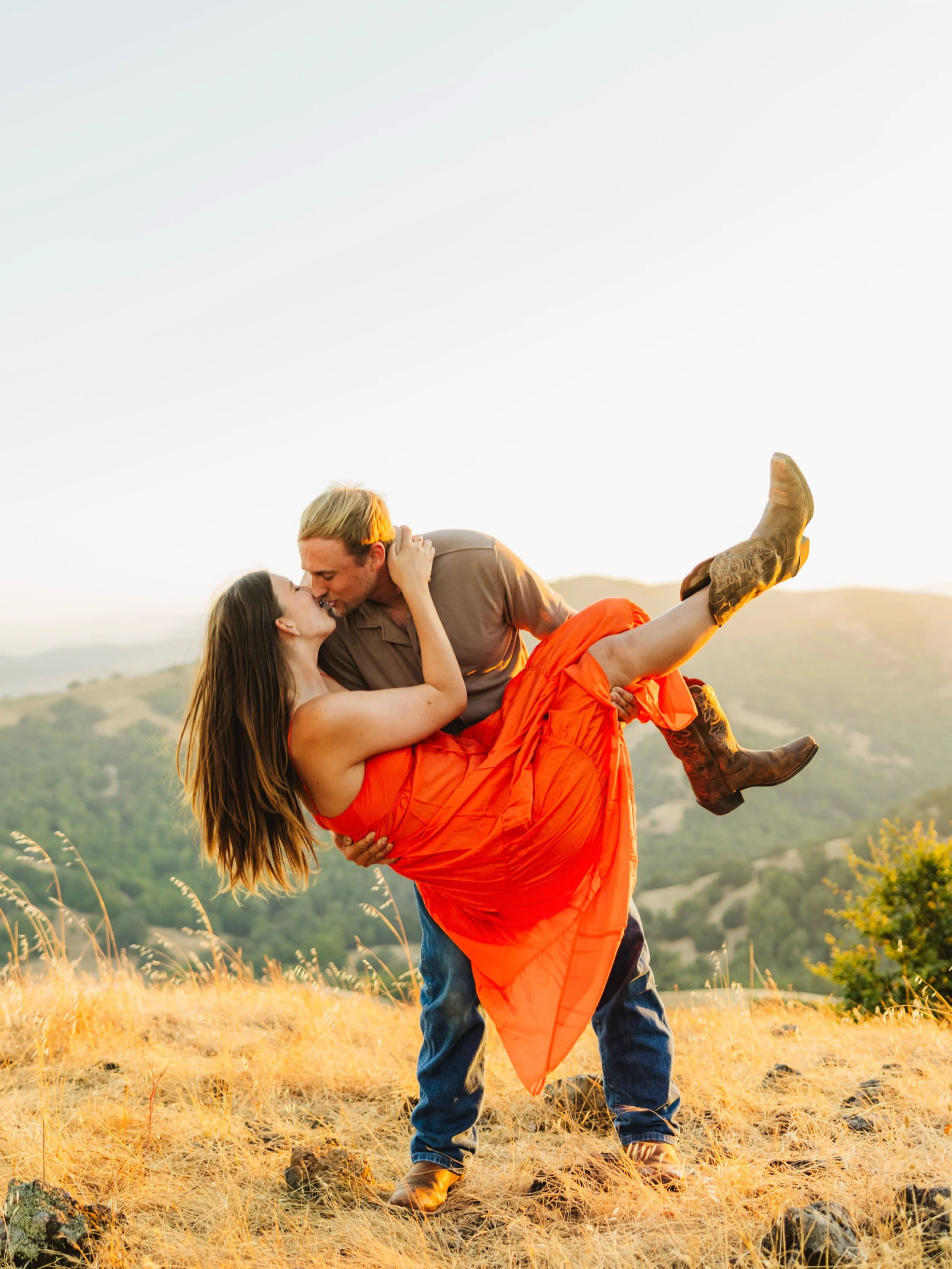 And this one is extra cool, because it&rsquo;s NOT ONLY an engagement session with someone I&rsquo;ve worked with and known since her senior session in high school, but today is Teagan and Mitchell&rsquo;s Anniversary!!
So let&rsquo;s congratulate th