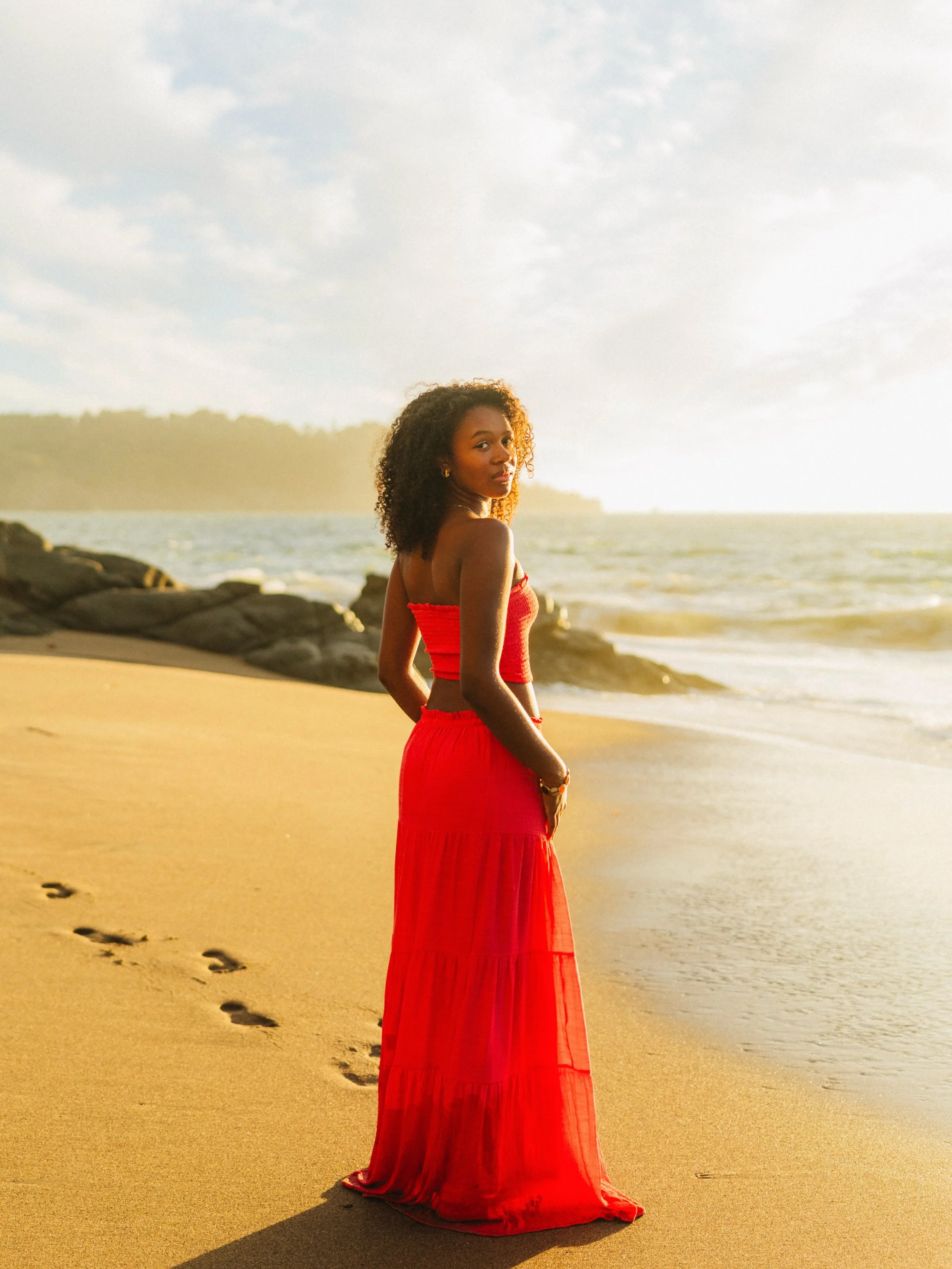 #SENIORSUNDAY with LAILA!!! 
&bull;
The first senior rep team individual session, this shoot was so awesome that I am going to have to split it into two parts 😅 but I figured these beachy vibes were perfect for the end of summer.

Laila is of course