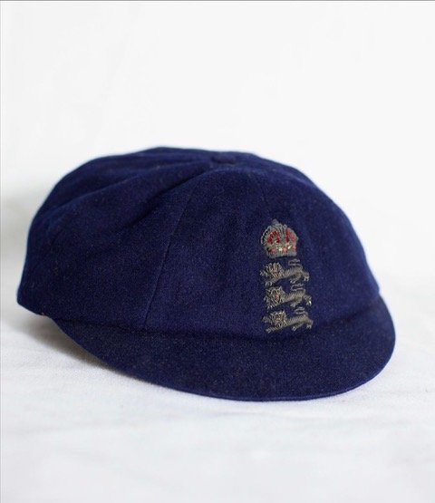 Lot 411 –
Thomas Richardson. Surrey, London County, Somerset & England 1892-1904. Original England cloth Test cap presented to Richardson retrospectively for his Test match appearances playing for England in between 1893 and 1898. The dark blue cap,