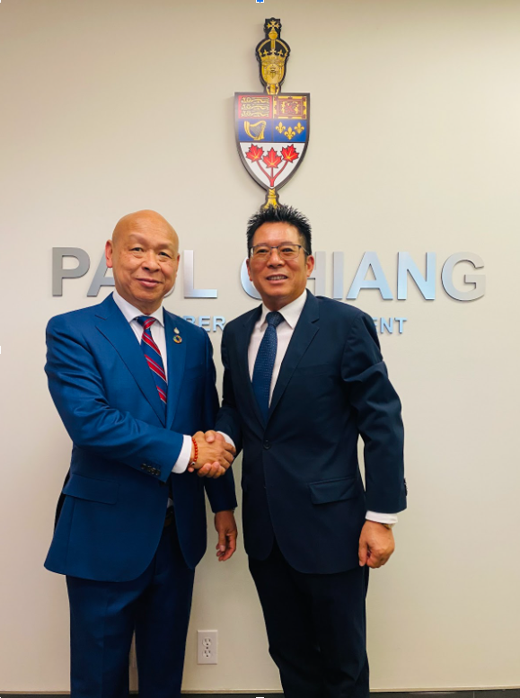 Mr. Eric Luo, the founder of Happy Life Wealth Management Inc., received the 70th Anniversary Platinum Memorial Medal from the Queen Elizabeth II