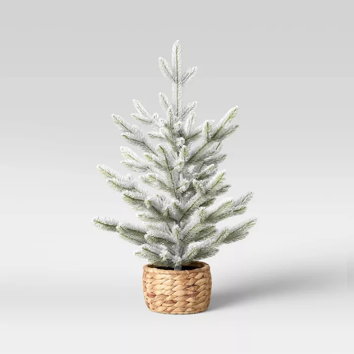 24_ Flocked Tree in a Basket - Threshold.png