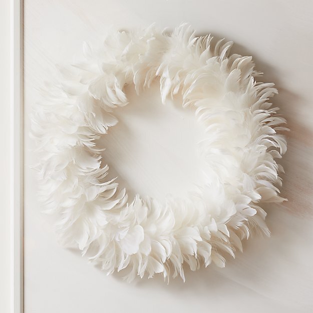 FeatherWhiteWreath24inHolSHF20.jpeg