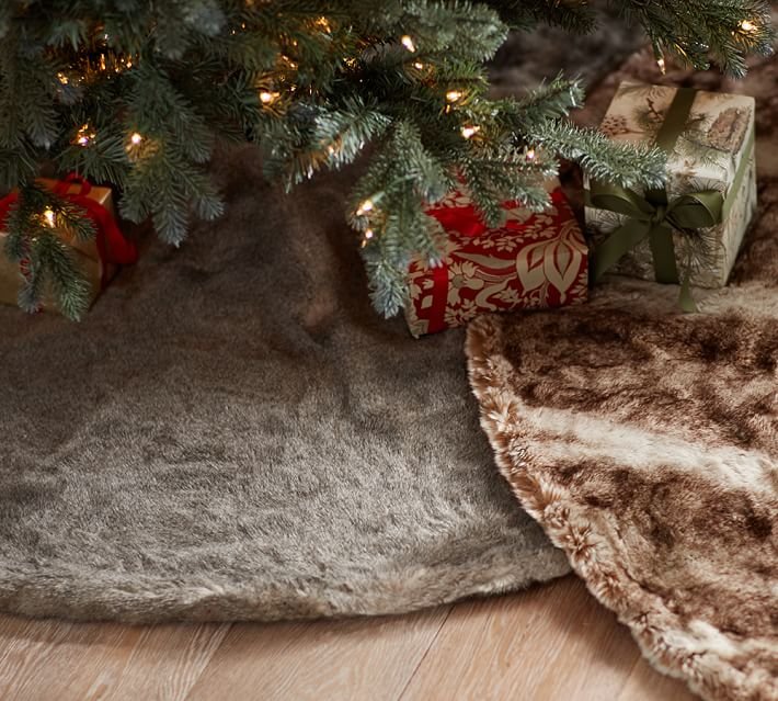 faux-fur-tree-skirt-o.jpg