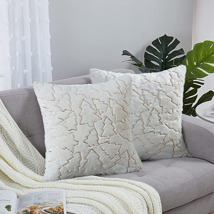 Amazon_com_+MingBo+Cream+Christmas+Winter+Sequin+Faux+Fur+Accent+Throw+Pillow+Covers+18x18+Inch+2+Pack,+Soft+Plush+Boho+Decorative+Farmhouse+Pillow+Cases+for+Couch+Living+Room+Bed+_+Home+&+Kitchen.png