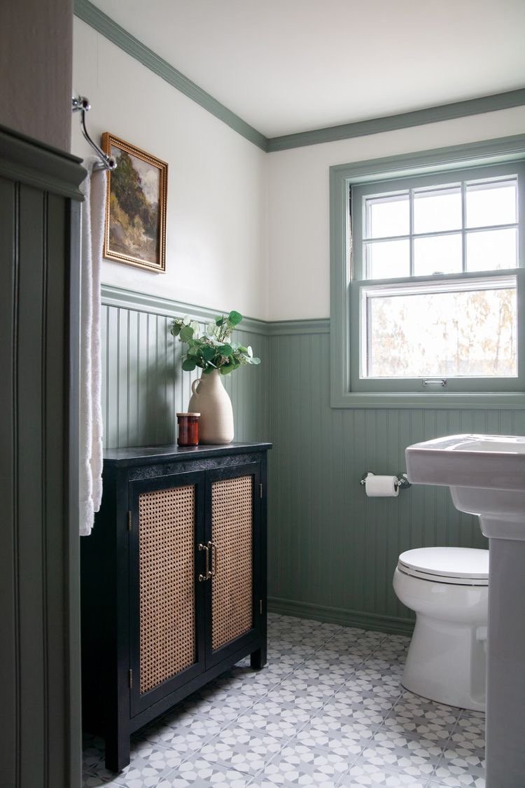  Love this trim color and finish in this space!  I am definitely leaning toward some shade of green in here. 