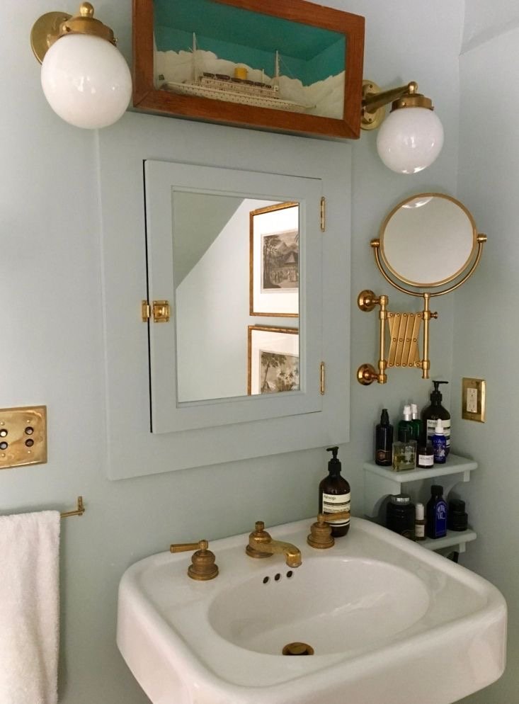  I love this little shelf and pull-out mirror situation for beside the sink area! 