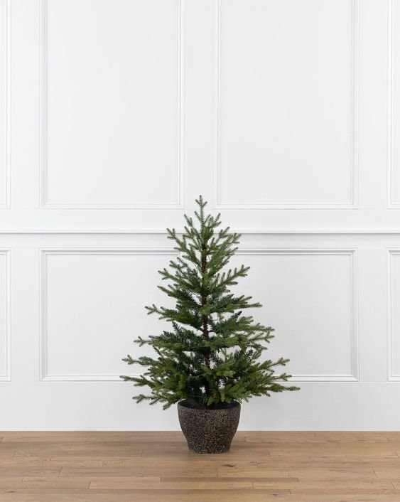 Norway Potted 4' Pre-Lit Faux Tree
