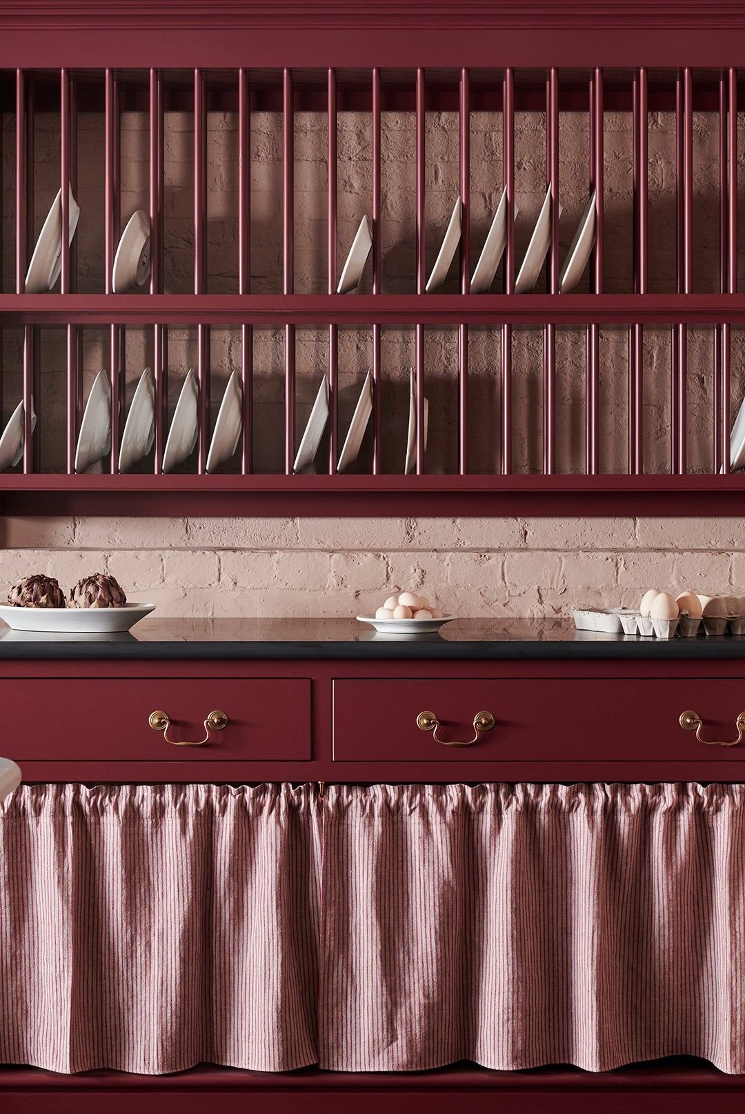 Love the lower cabinet style and the plate rack above!