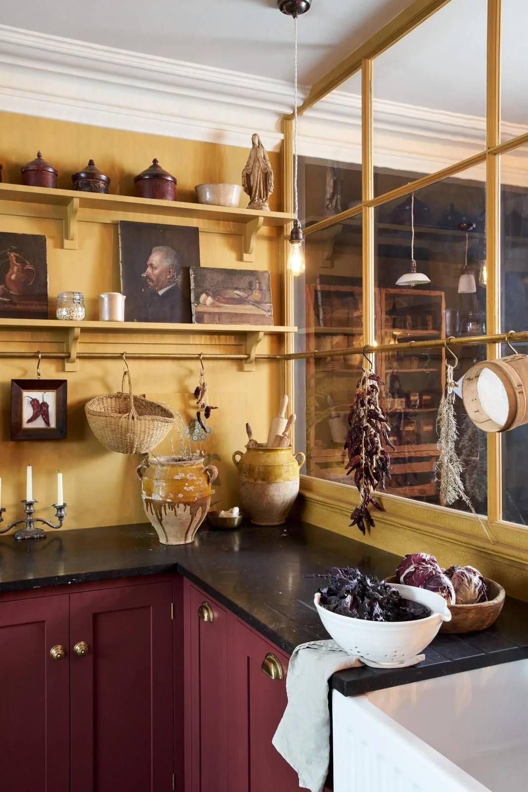 This color combo is everything and I love the brass rail too.