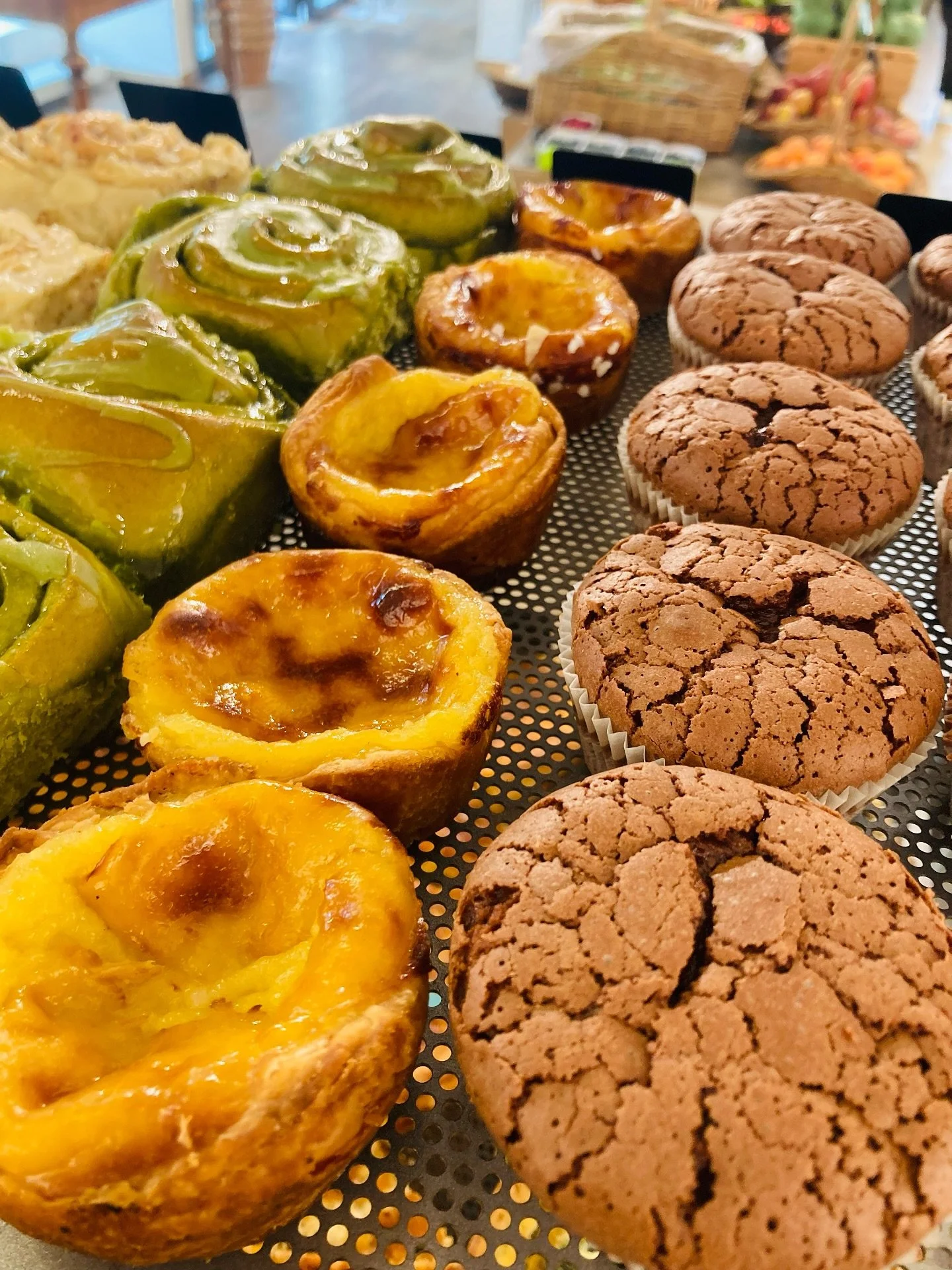#pastries 
MO - FR: 8 - 19
SAMSTAG: 8 - 18
Wielandplatz 8, Basel

#bio #gotthelfquartier #sch&uuml;tzenmattpark #bioladenfeigenbaum #garden #coffee #latteart #cappuccino #basel #local #organic #coffeeshop #grocerystore #bakery #pastries #shop #smallb