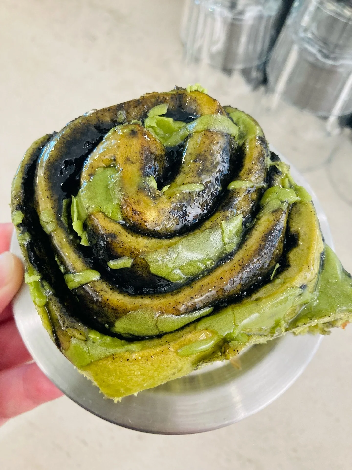 Vegane Matcha-Tahini-Roll by @finebouche.toujours

MO - FR: 8 - 19
SAMSTAG: 8 - 18
Wielandplatz 8, Basel

#bio #gotthelfquartier #sch&uuml;tzenmattpark #bioladenfeigenbaum #garden #coffee #latteart #cappuccino #basel #local #organic #coffeeshop #groc