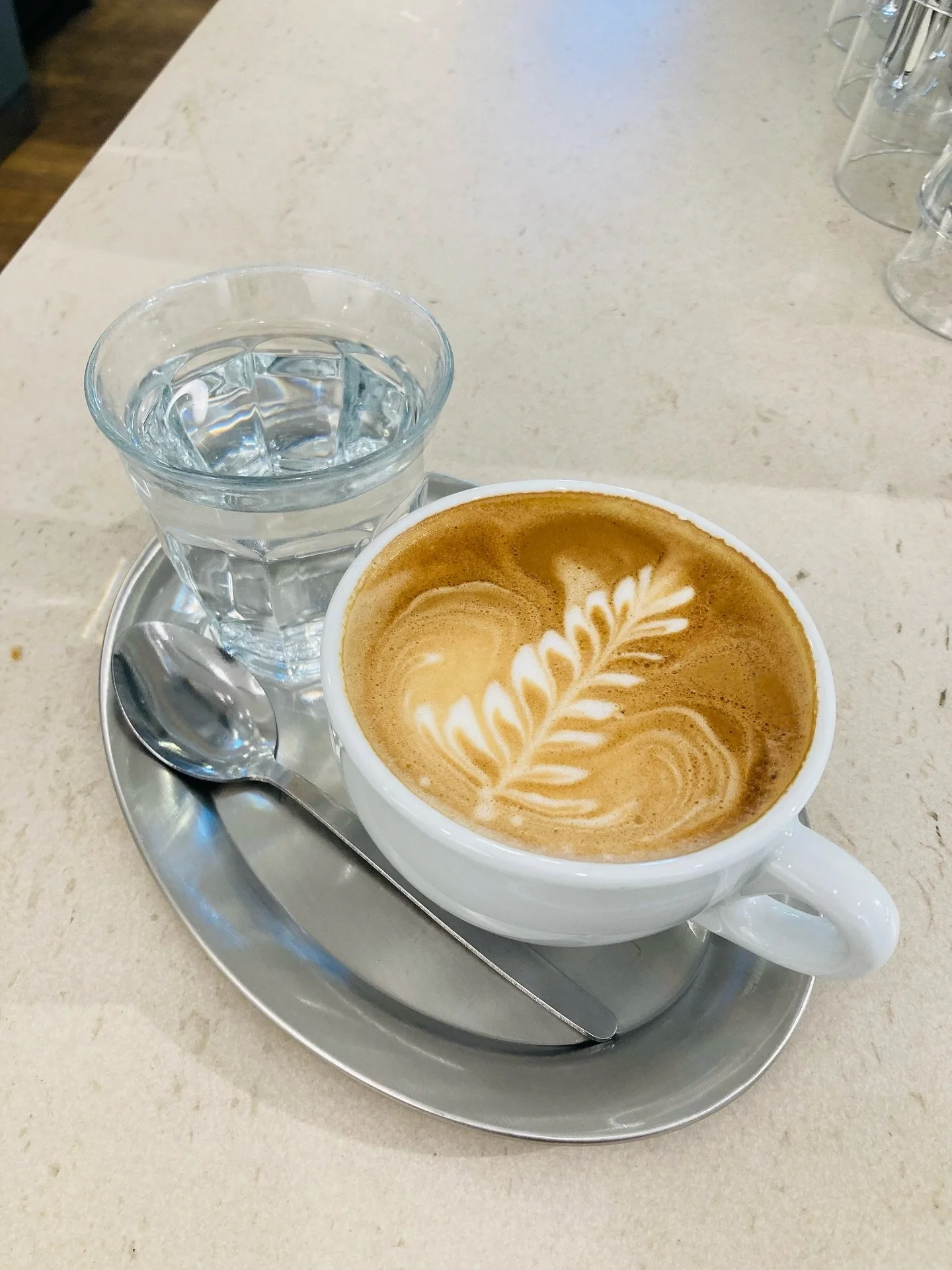 #cappuccino 🤍
MO - FR: 8 - 19
SAMSTAG: 8 - 18
Wielandplatz 8, Basel

#bio #gotthelfquartier #sch&uuml;tzenmattpark #bioladenfeigenbaum #garden #coffee #latteart #cappuccino #basel #local #organic #coffeeshop #grocerystore #bakery #pastries #shop #sm