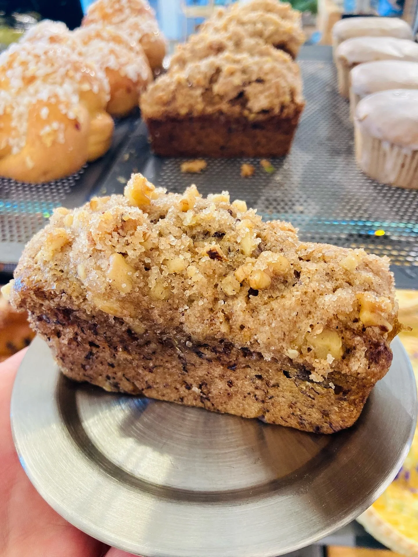 Bananencake vegan - mit Schokost&uuml;ckchen und Nuss-Zimt-Crunch-Topping #neu

MO - FR: 8 - 19
SAMSTAG: 8 - 18
Wielandplatz 8, Basel

#bio #gotthelfquartier #sch&uuml;tzenmattpark #bioladenfeigenbaum #garden #coffee #latteart #cappuccino #basel #loc