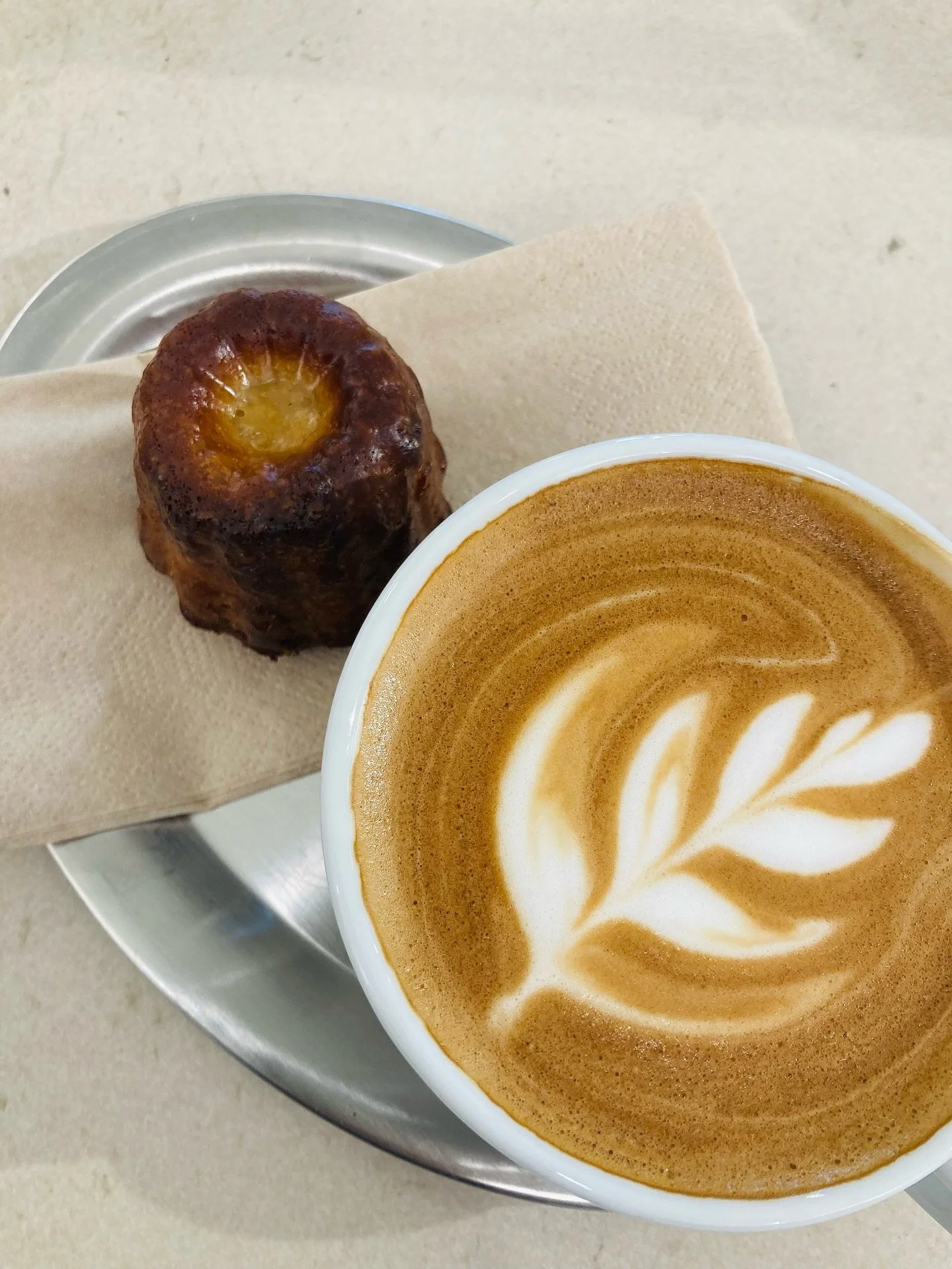 #cappuccino #cannel&eacute;s 

MO - FR: 8 - 19
SAMSTAG: 8 - 18
Wielandplatz 8, Basel

#bio #gotthelfquartier #sch&uuml;tzenmattpark #bioladenfeigenbaum #garden #coffee #latteart #cappuccino #basel #local #organic #coffeeshop #grocerystore #bakery #pa