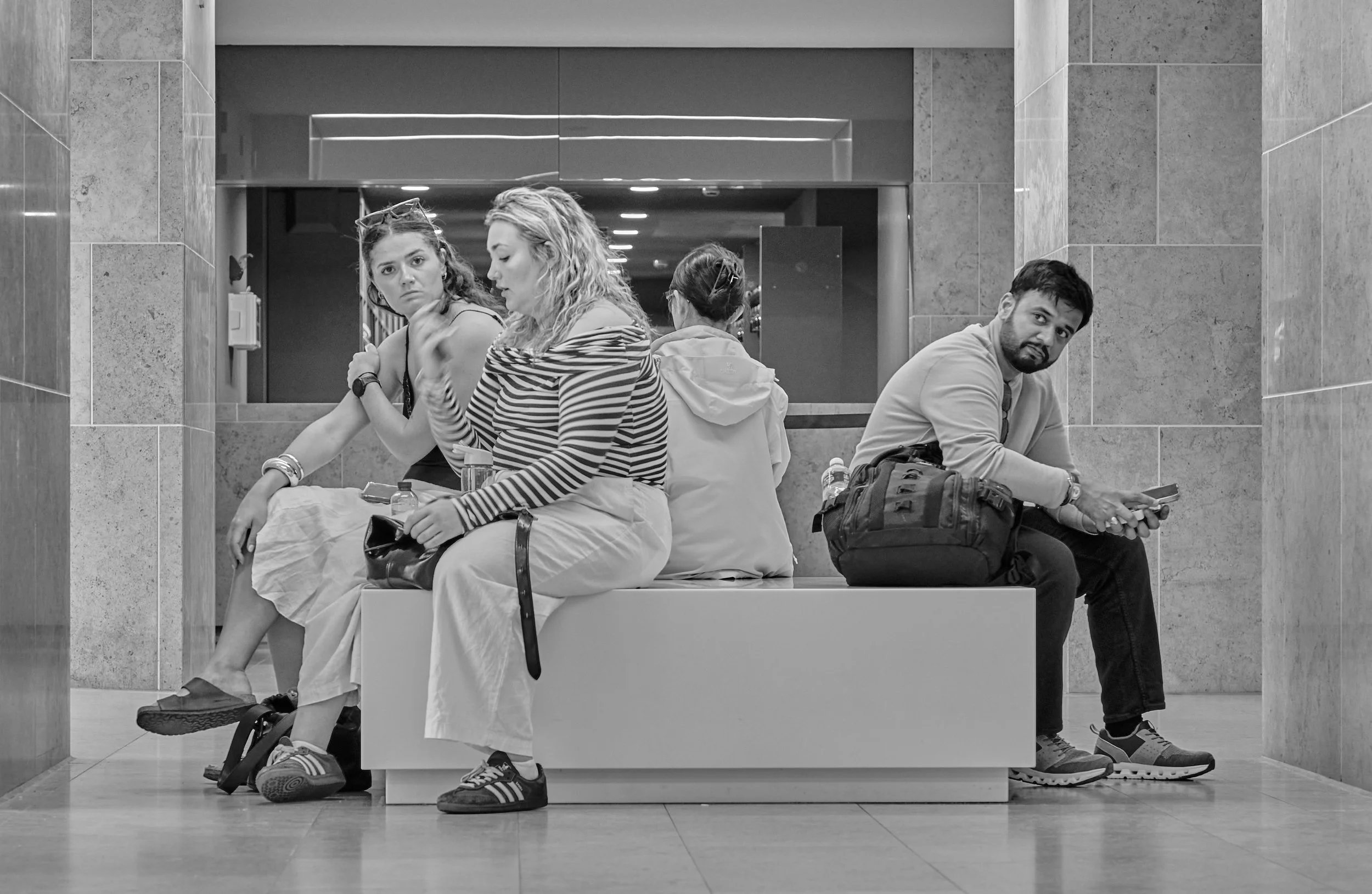 L1020253Museam AmsterdamStreet Artist 1Marble hall.jpg