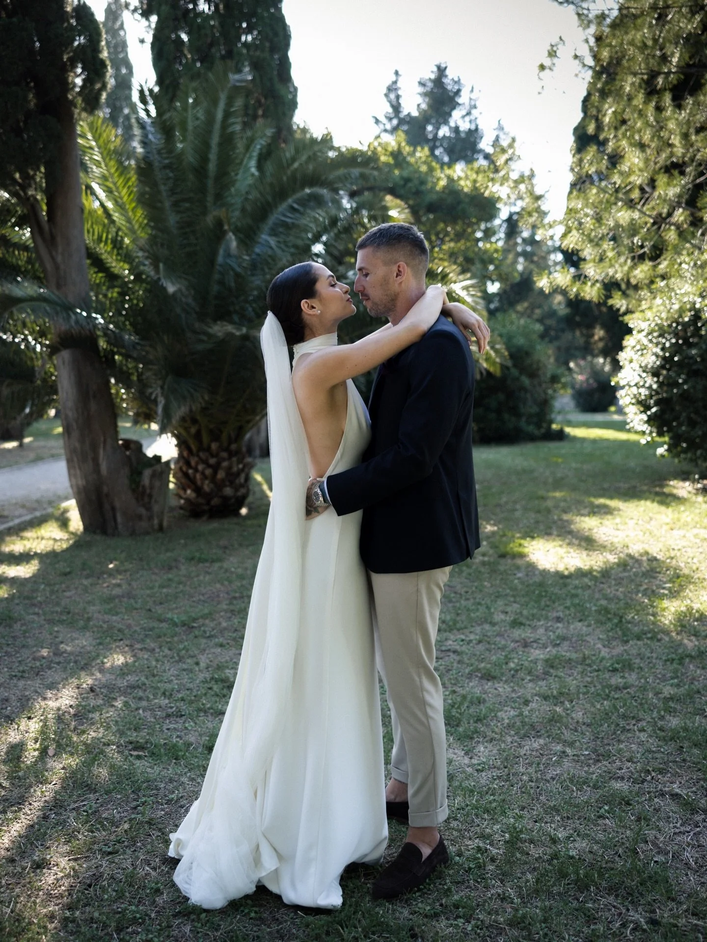 May this season be elegant, cheerful, spontaneous, and full of beautiful moments.