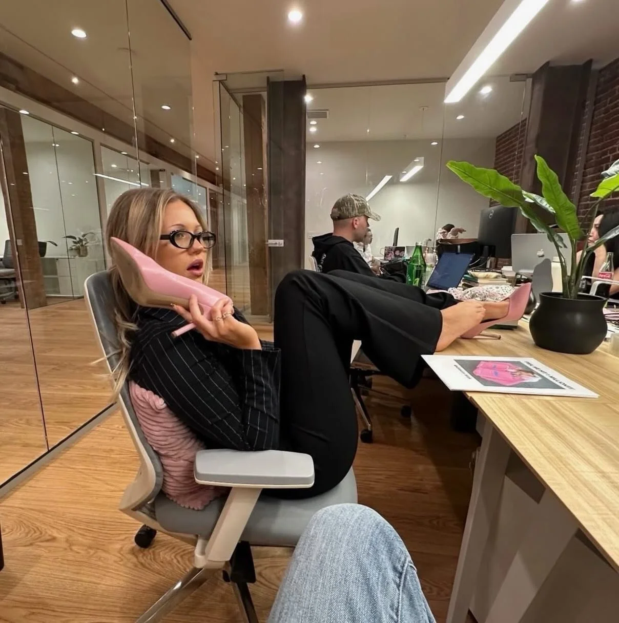 DIRECTOR OF OPERATIONS needed for a cult favorite activewear brand with DTC and wholesale channels. This brand has major online influence. Onsite 5 days, mid city. Apply with link in bio.