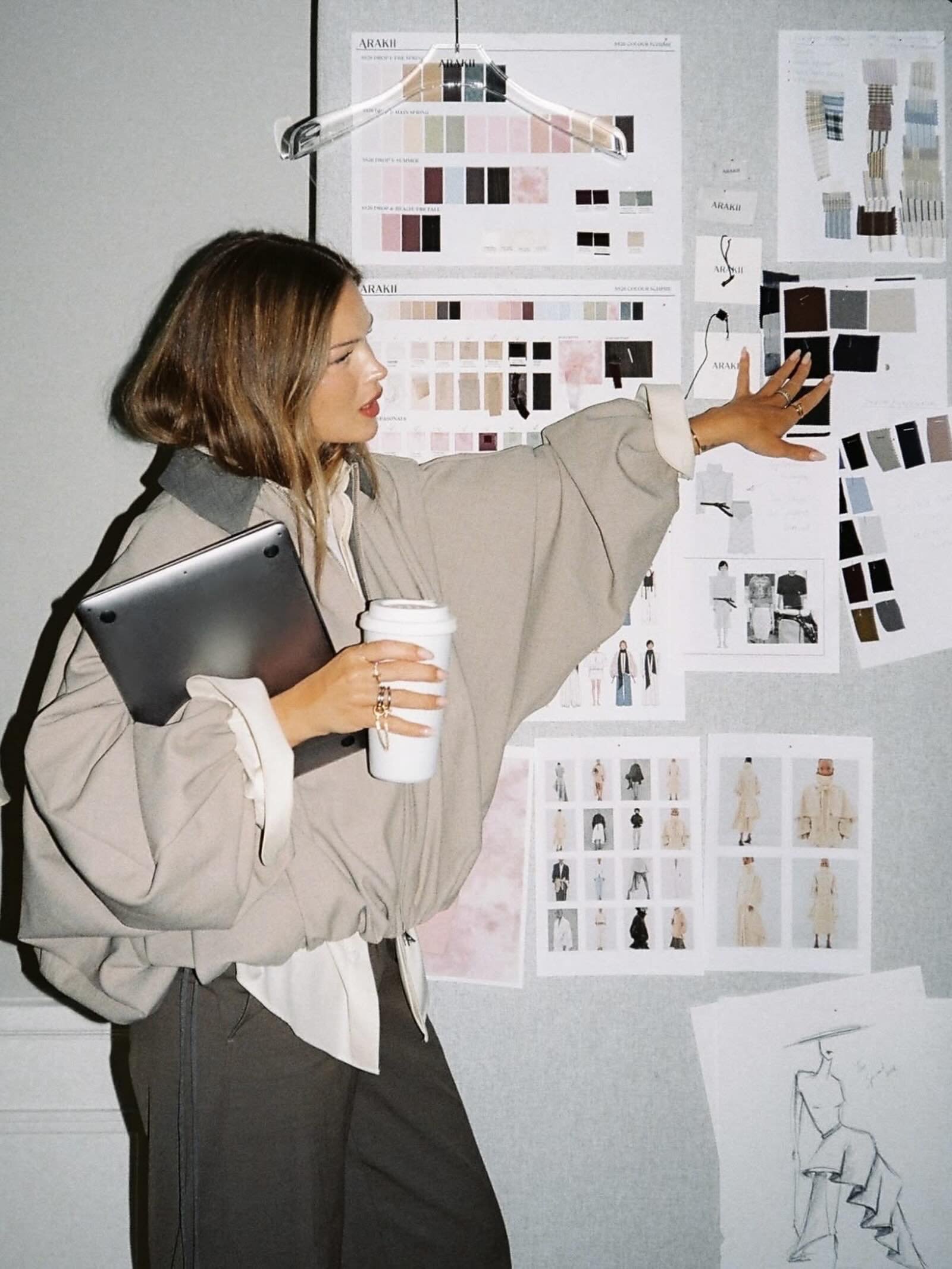 SENIOR DESIGNER needed for a contemporary women&rsquo;s brand with a feminine, romantic vibe. Print heavy &agrave; la Ulla Johnson. This is for their Wovens category. Apply with link in bio, onsite 5 days.