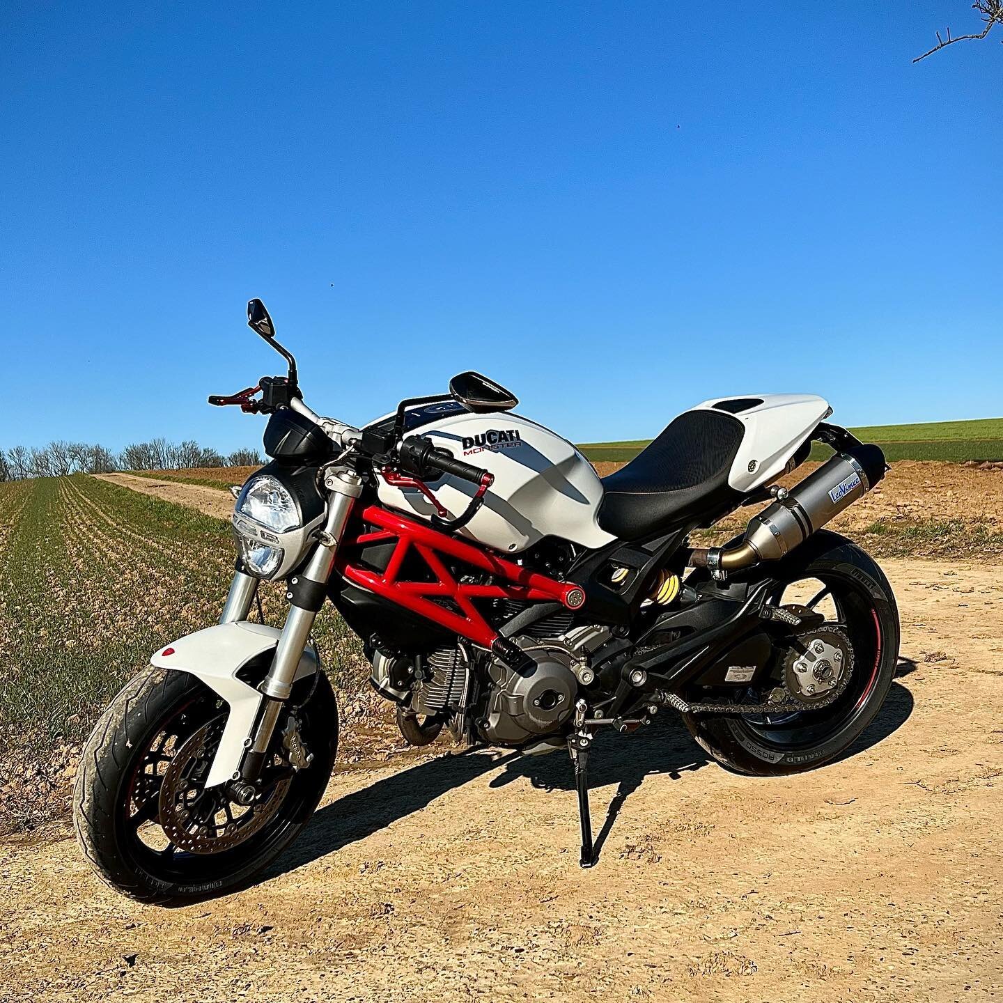🏍️ 💦

🔲 Ducati Monster 796

▪️T&Uuml;V
▪️neuer Reifensatz
▪️neue Kupplung
▪️gro&szlig;e Inspektion
▪️Zahnriemenwechsel
▪️Leo Vince Abgasanlage
▪️Brems-&amp; Kupplungshebel in rot

Ihr wollt euer Fahrzeug optimieren lassen oder ben&ouml;tigt eine R