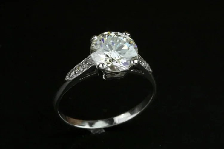 The Anatomy of a 3-Carat Sparkle: Why Precision Trumps Size