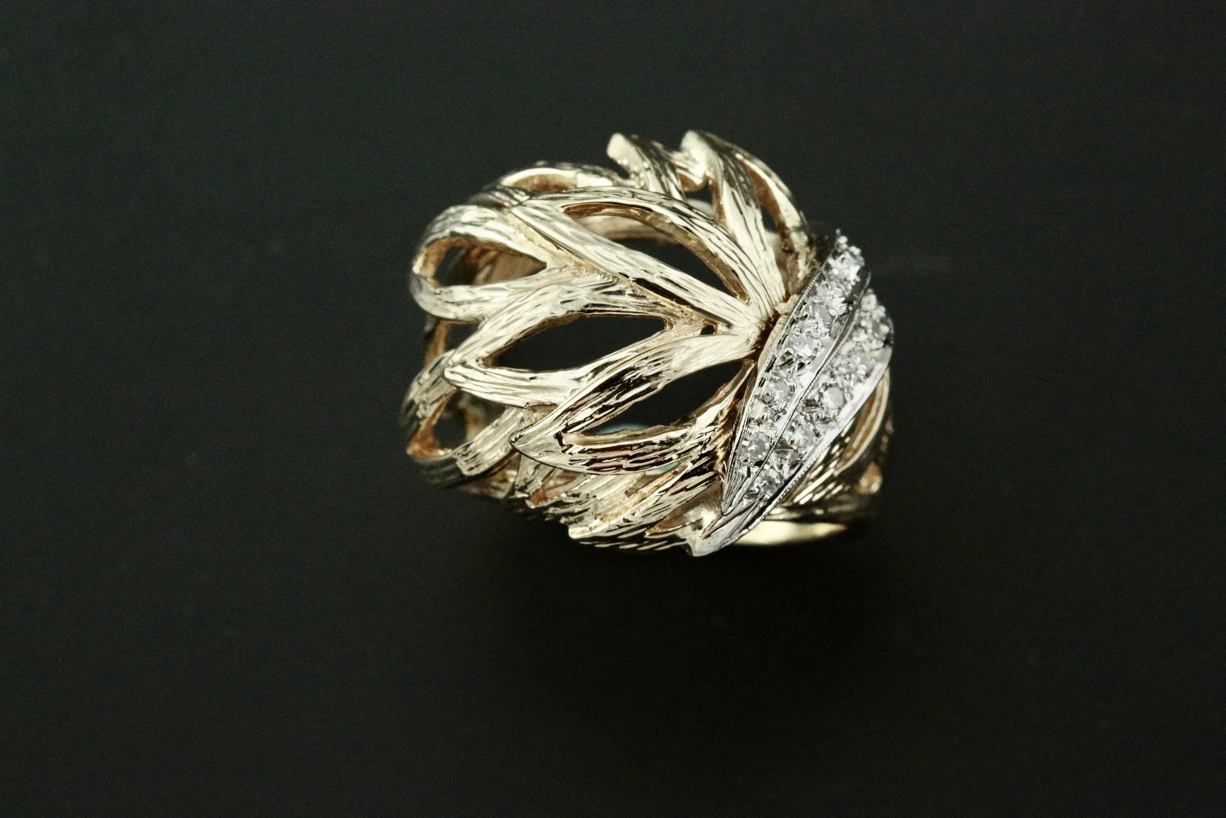The Art of Jewelry Redesign: Transforming Old Gold into Sleek Modern Luxury